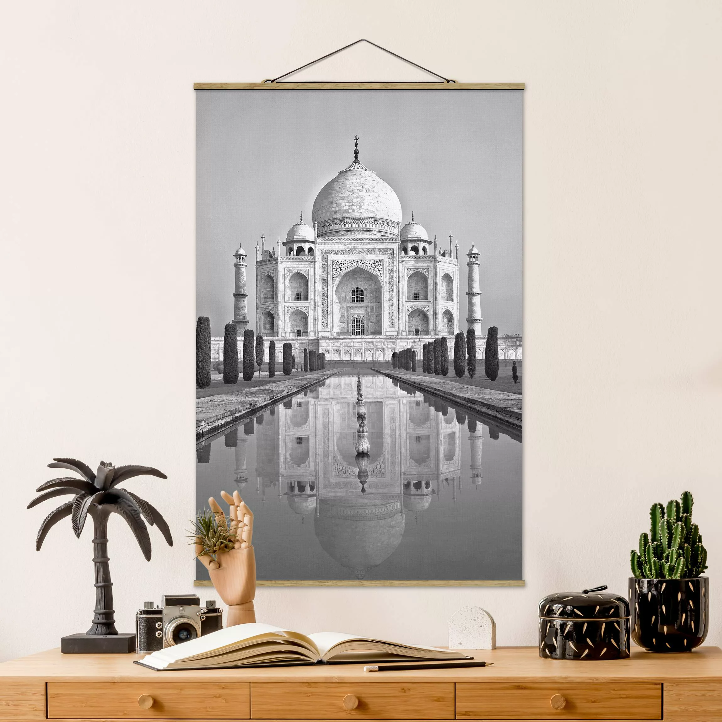 Stoffbild Architektur mit Posterleisten - Hochformat Taj Mahal mit Garten günstig online kaufen