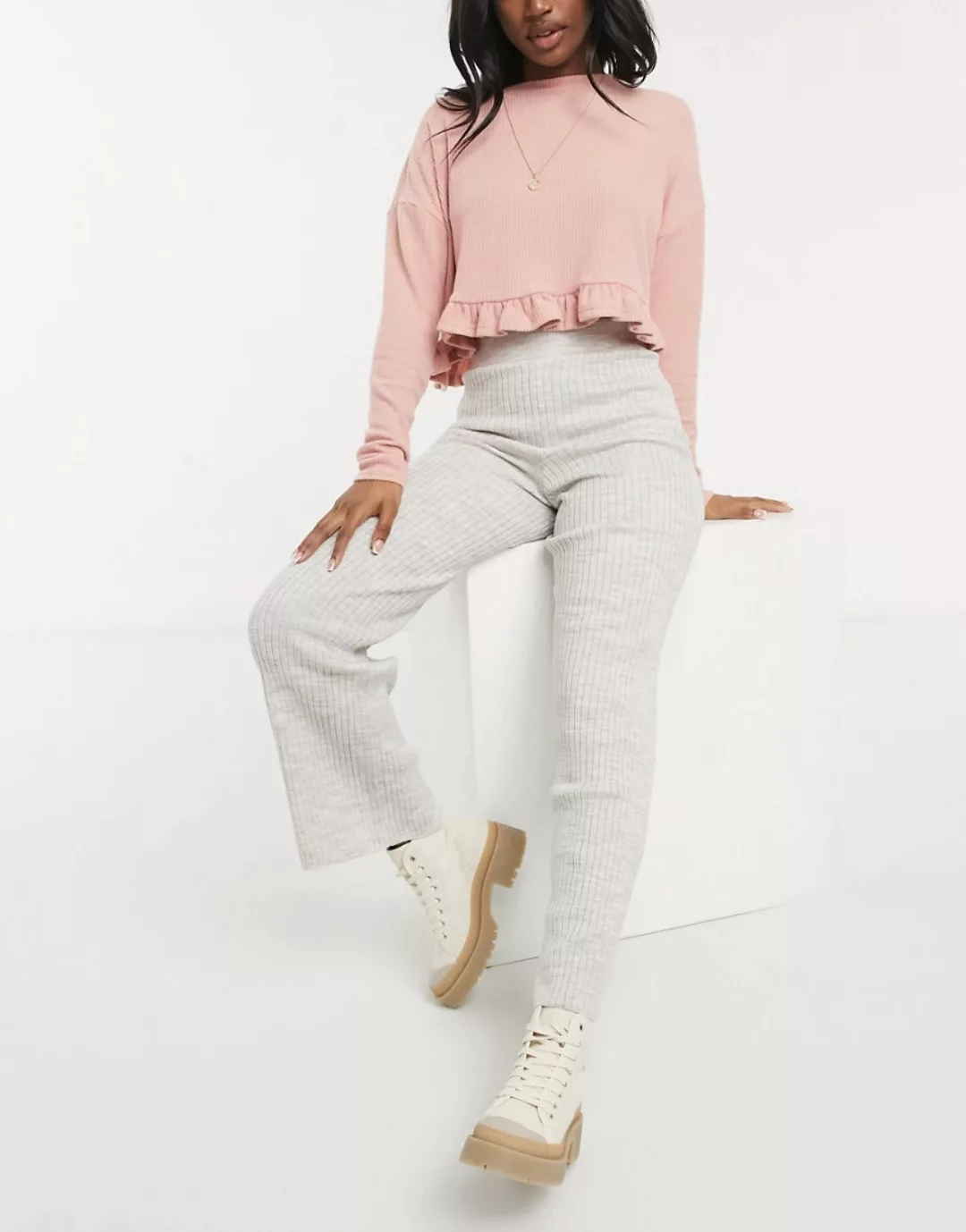 New Look – Gerippte Hose mit weitem Bein in Hellbeige-Weiß günstig online kaufen