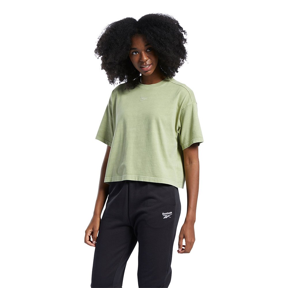 Reebok – Kurzes T-Shirt mit mittigem Logo in natürlich gefärbtem Harmony-Gr günstig online kaufen