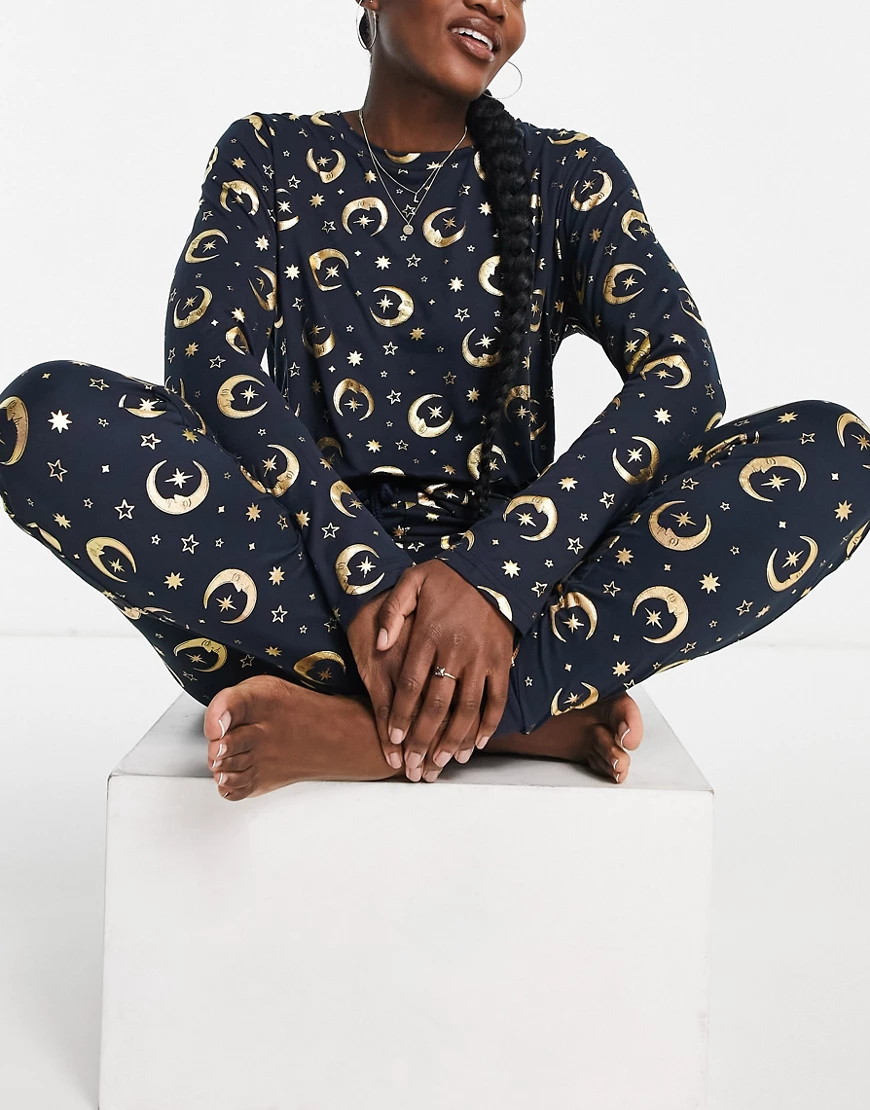 Chelsea Peers – Langer Pyjama in Navy mit foliertem Mond- und Sternemuster- günstig online kaufen