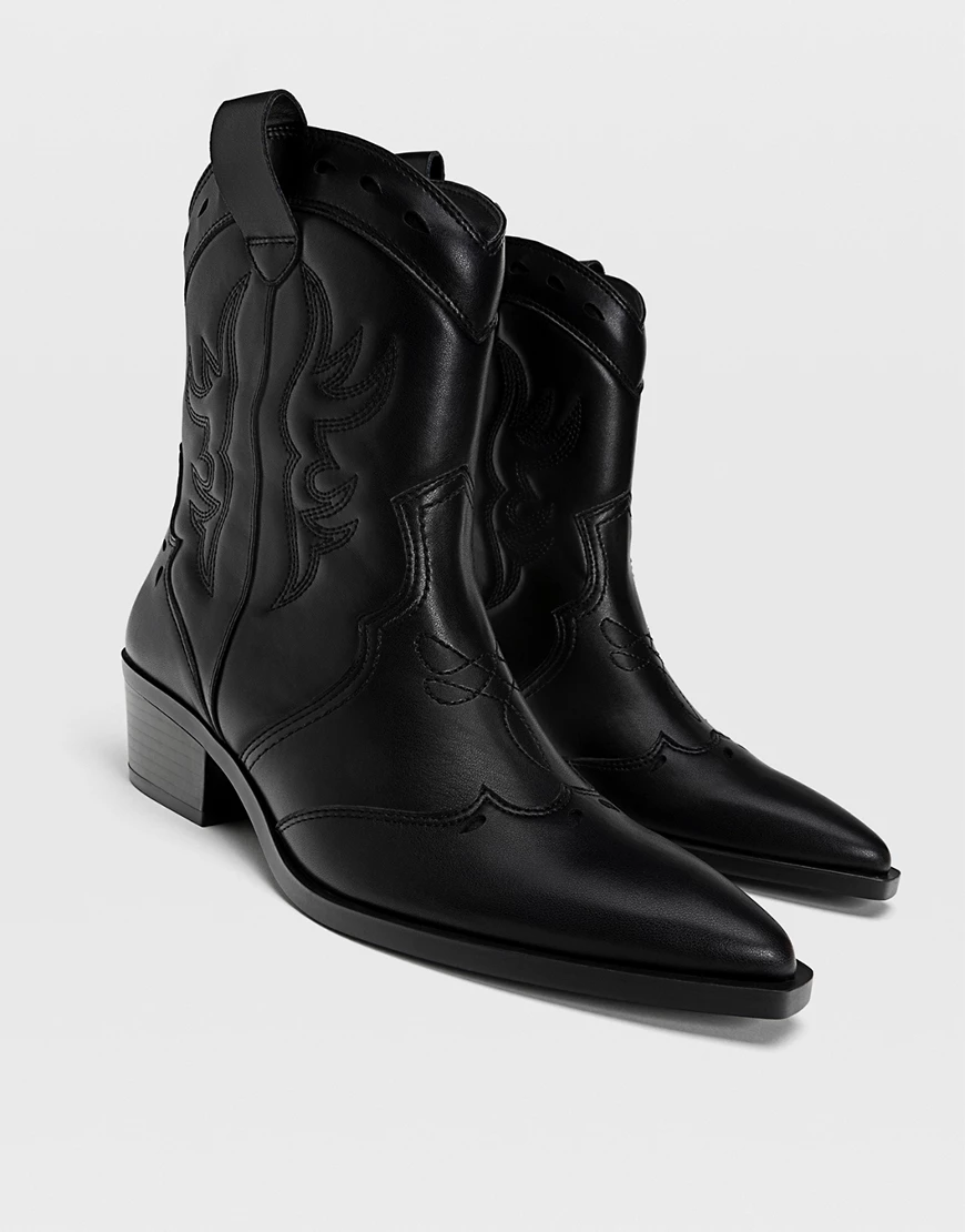 Stradivarius – Cowboystiefel in Schwarz günstig online kaufen