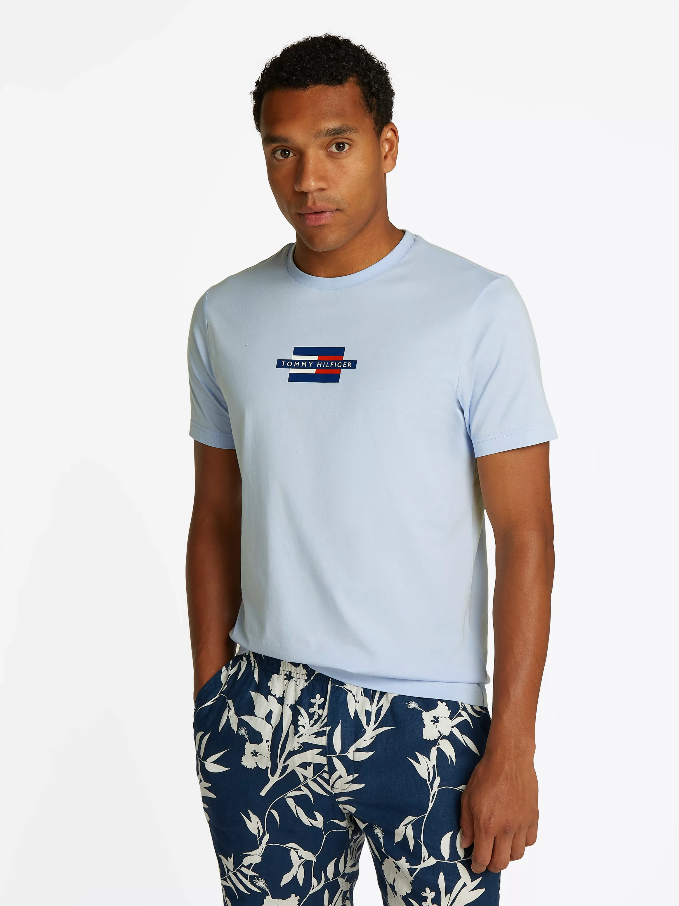 Tommy Hilfiger Kurzarmshirt "FLAG BOX TEE", Mit Rundhalsausschnitt günstig online kaufen