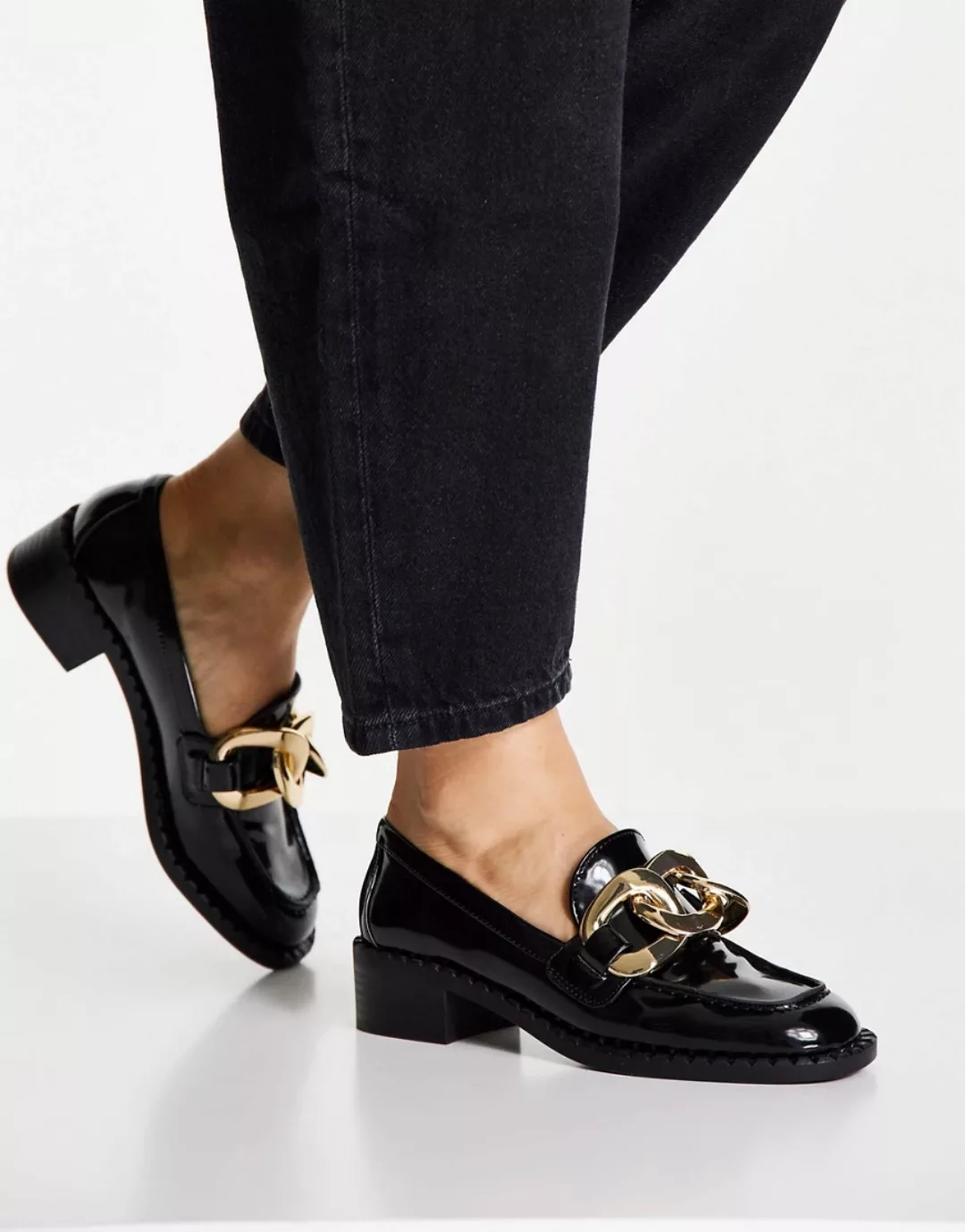 ASOS DESIGN – Mailbox – Loafer in Schwarz mit auffälligem Kettendetail günstig online kaufen