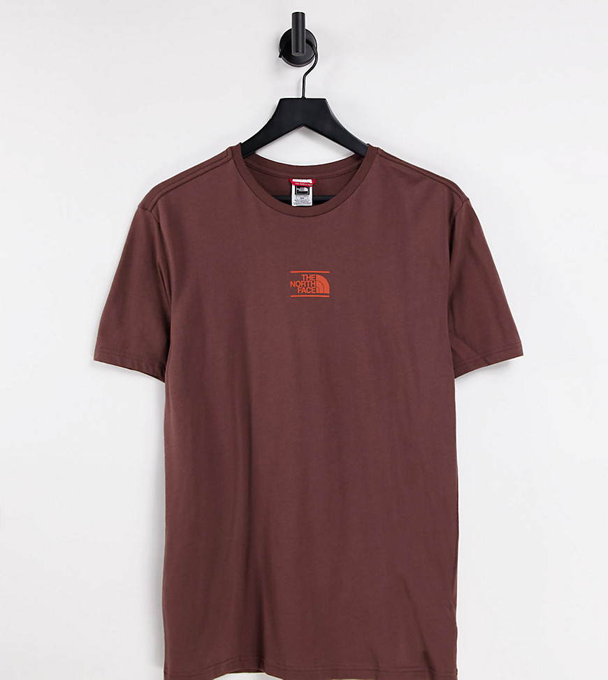 The North Face – Center Dome – T-Shirt in Braun mit mittigem Logo, exklusiv günstig online kaufen