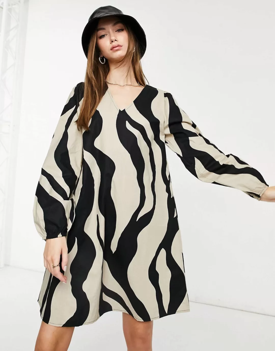 Vila – Minikleid mit kräftigem Zebramuster und V-Ausschnitt-Mehrfarbig günstig online kaufen