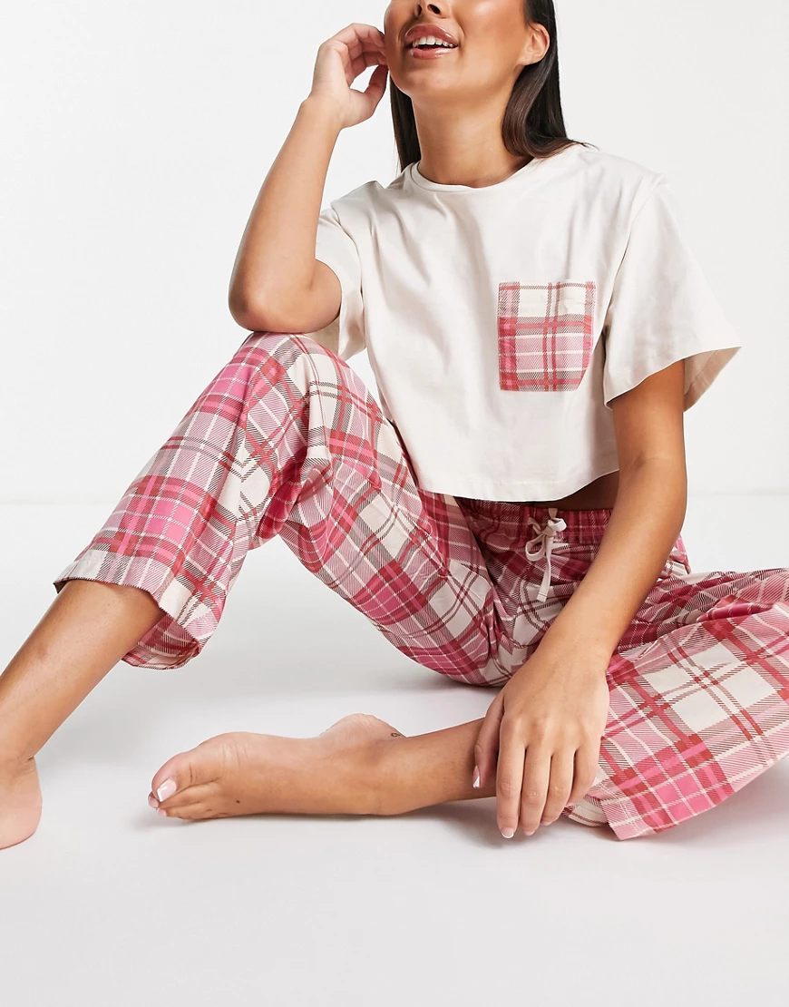 Miss Selfridge – Pyjama aus Jersey mit kastigem T-Shirt und karierter Hose- günstig online kaufen