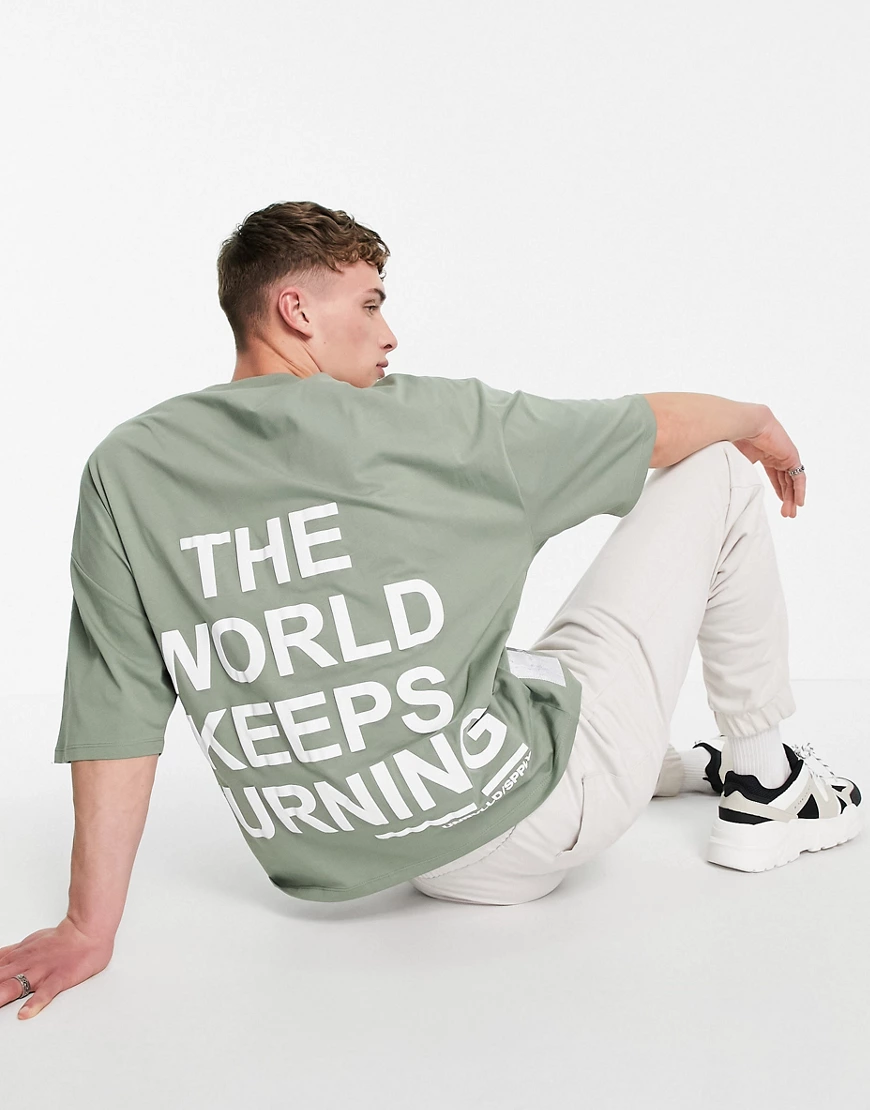 ASOS – Unrvlld Spply – Oversize-T-Shirt mit Logoprint am Rücken und geschic günstig online kaufen