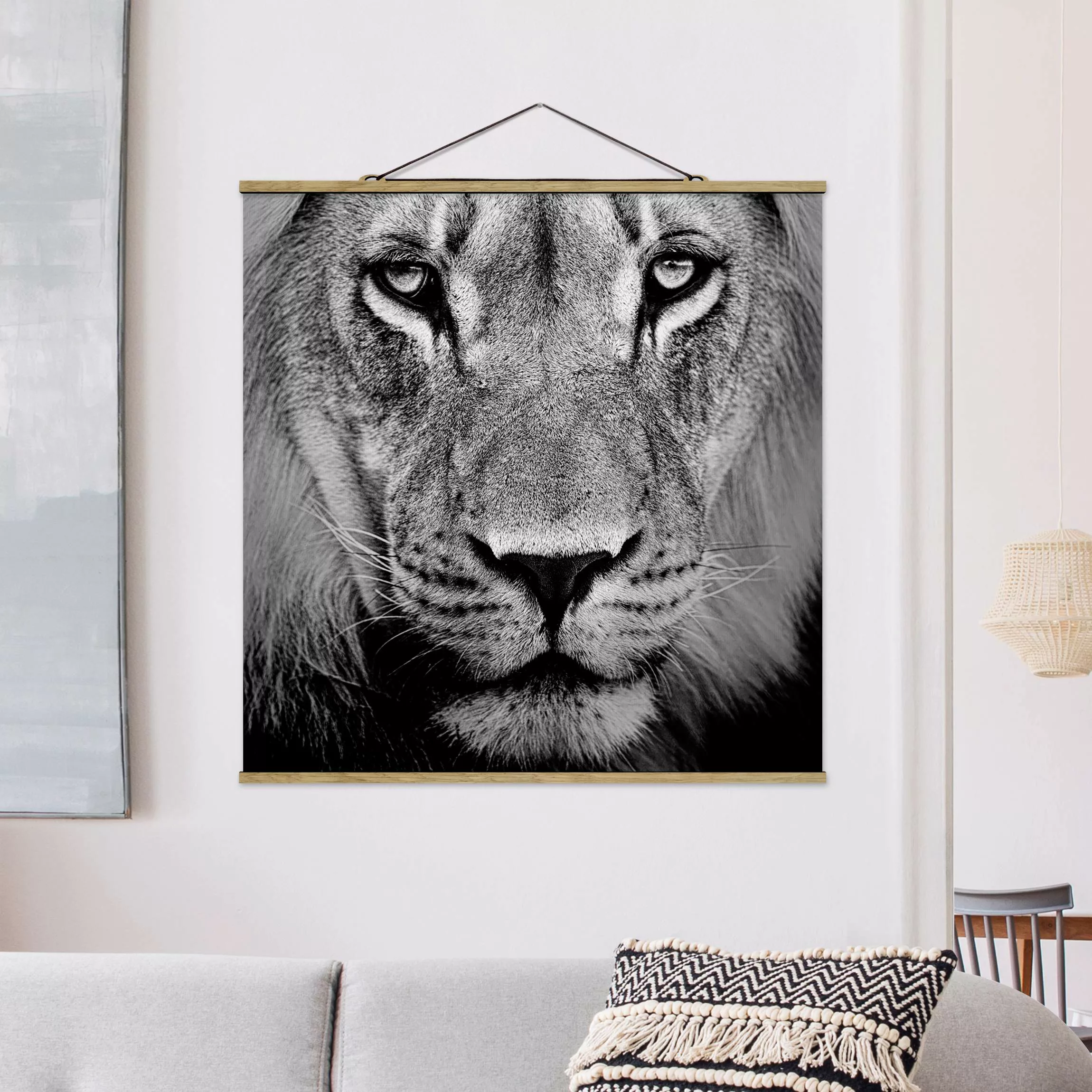 Stoffbild Tiere mit Posterleisten - Quadrat Alter Löwe günstig online kaufen