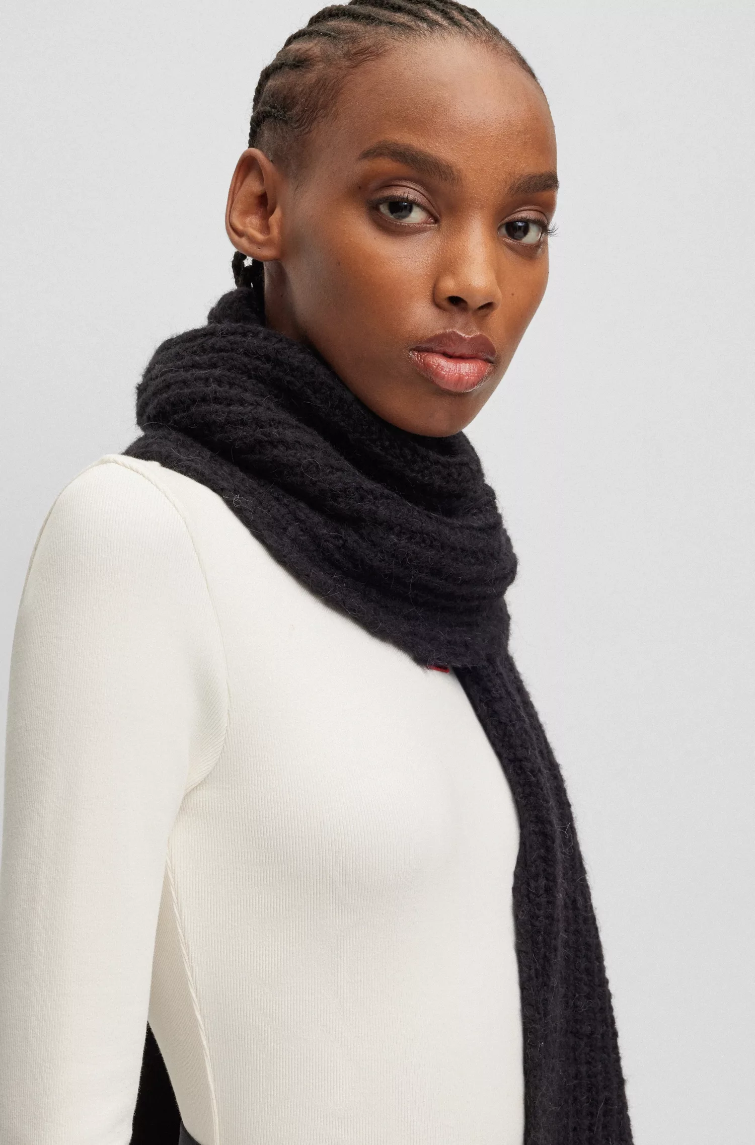 HUGO Schal "Slogues scarf", Extralanger Woll-Mix Schal mit Jacquard-Logo Sc günstig online kaufen