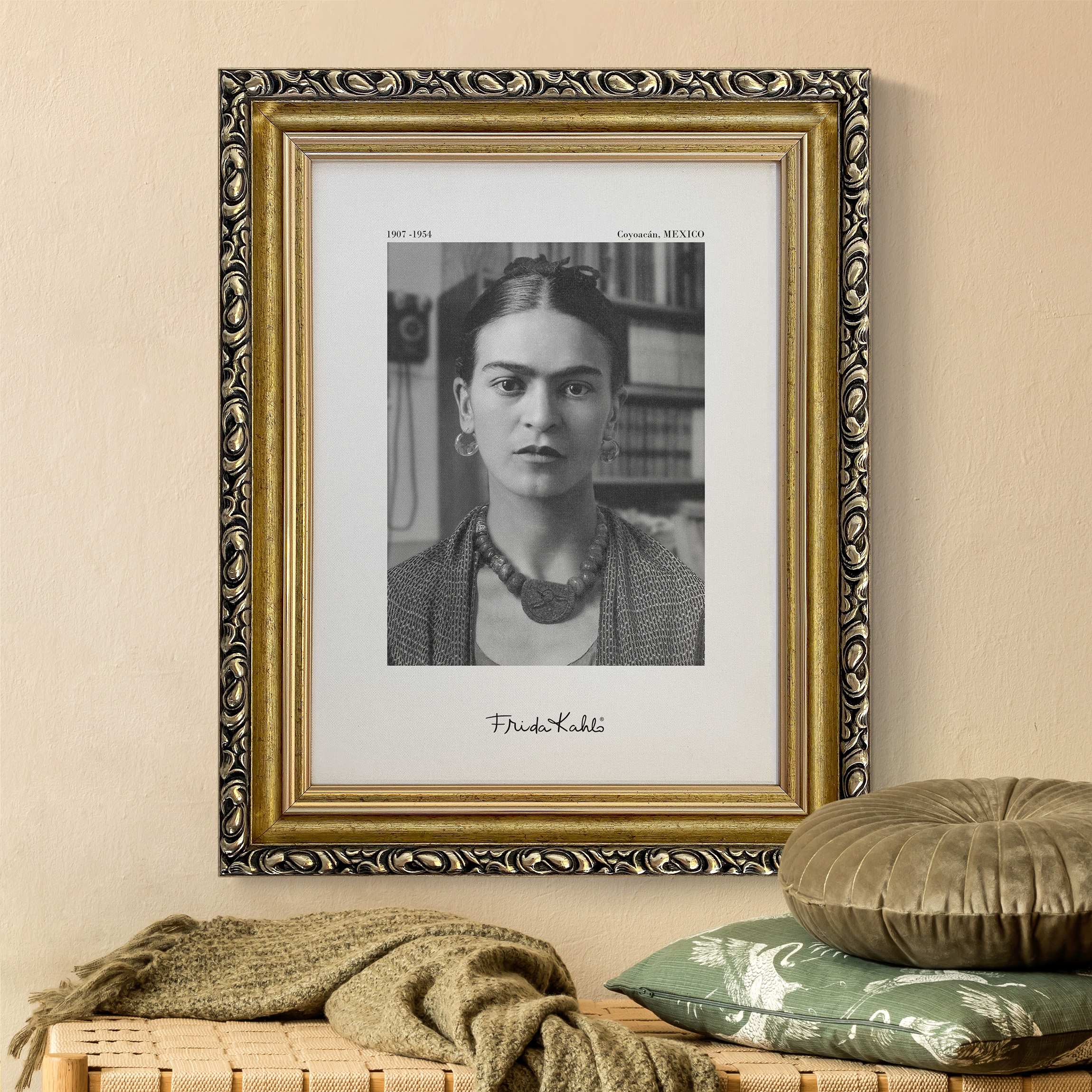 Gerahmtes Leinwandbild Frida Kahlo Foto Portrait im Haus günstig online kaufen