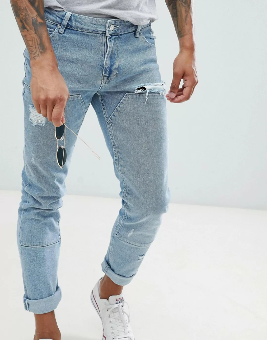 ASOS DESIGN – Enge Jeans in leicht verwaschenem Blau mit eingesetzten Stoff günstig online kaufen