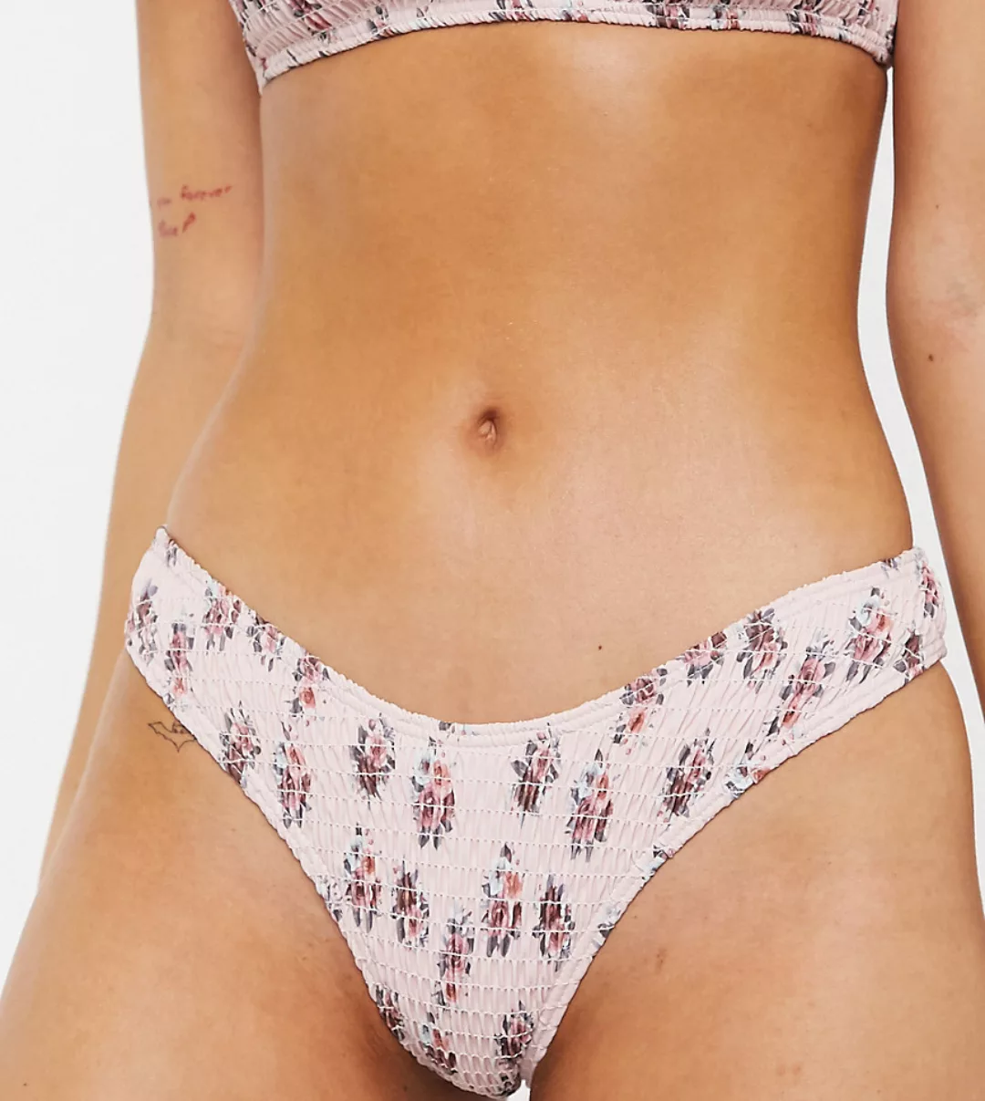 Miss Selfridge – Geblümte Bikinihose in Rosa günstig online kaufen