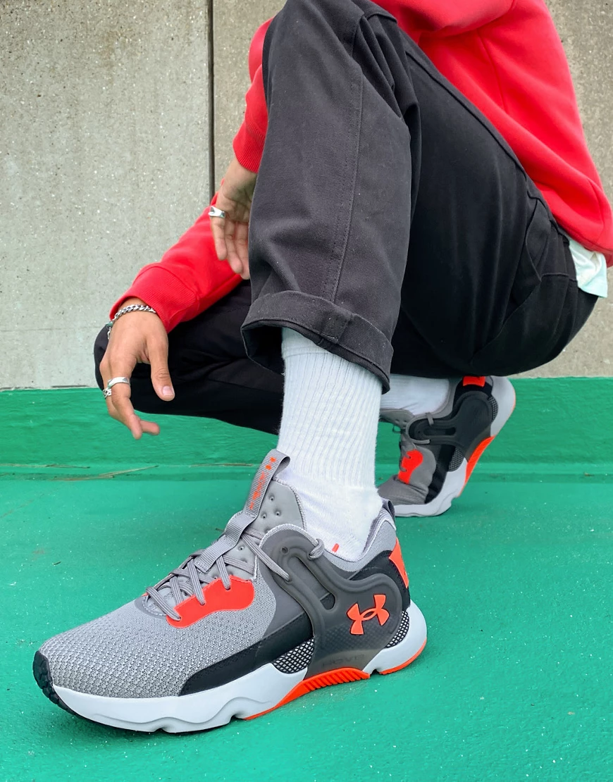 Under Armour – HOVR Apex 3 – Sneaker in Grau und Orange günstig online kaufen