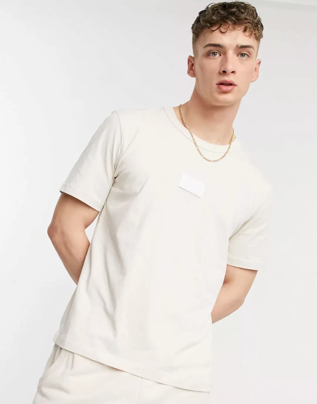 adidas Originals – RYV – T-Shirt in Creme mit Aufnäher aus Gummi-Weiß günstig online kaufen