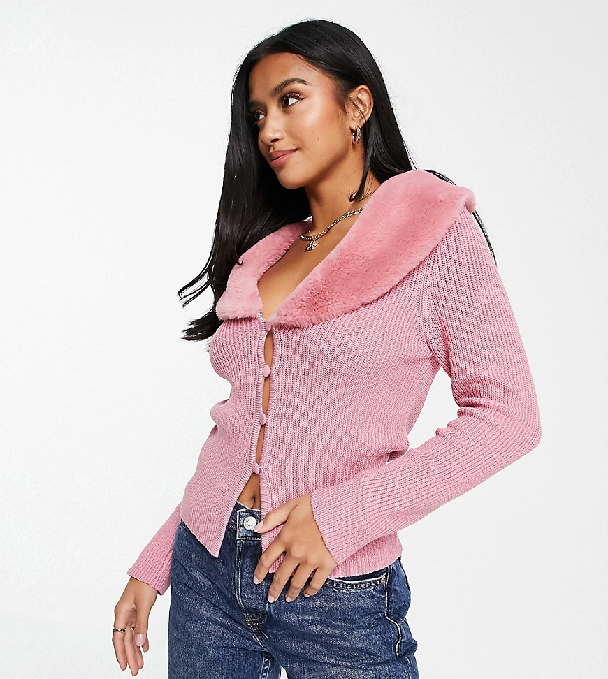 ASOS DESIGN Petite – Rosa Strickjacke mit Kunstpelzkragen günstig online kaufen