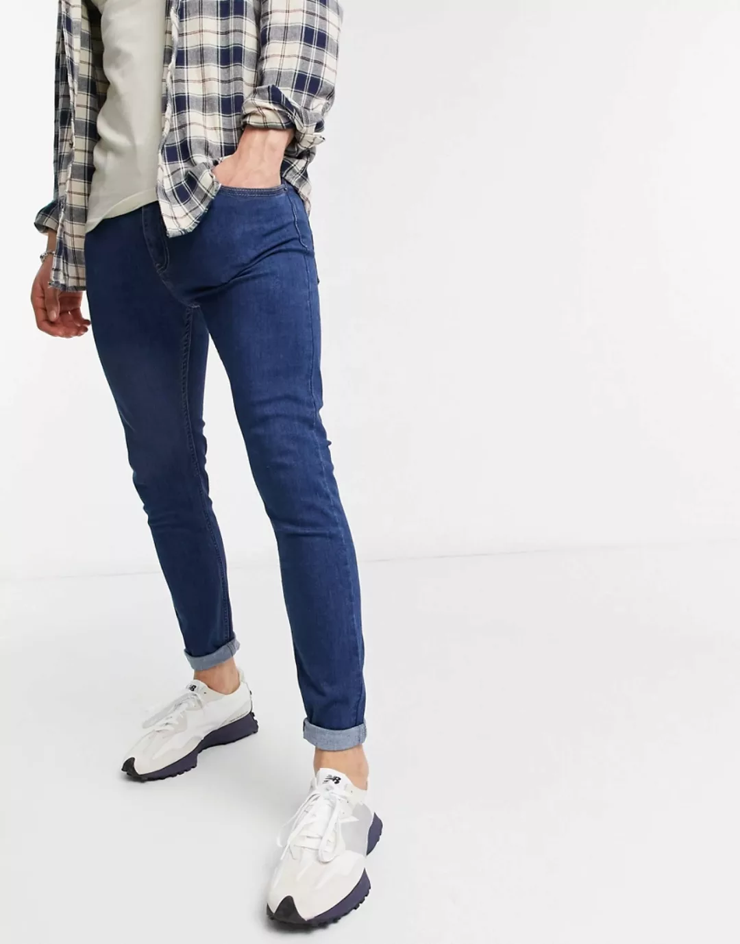 Bershka – Besonders enge Jeans in Dunkelblau günstig online kaufen