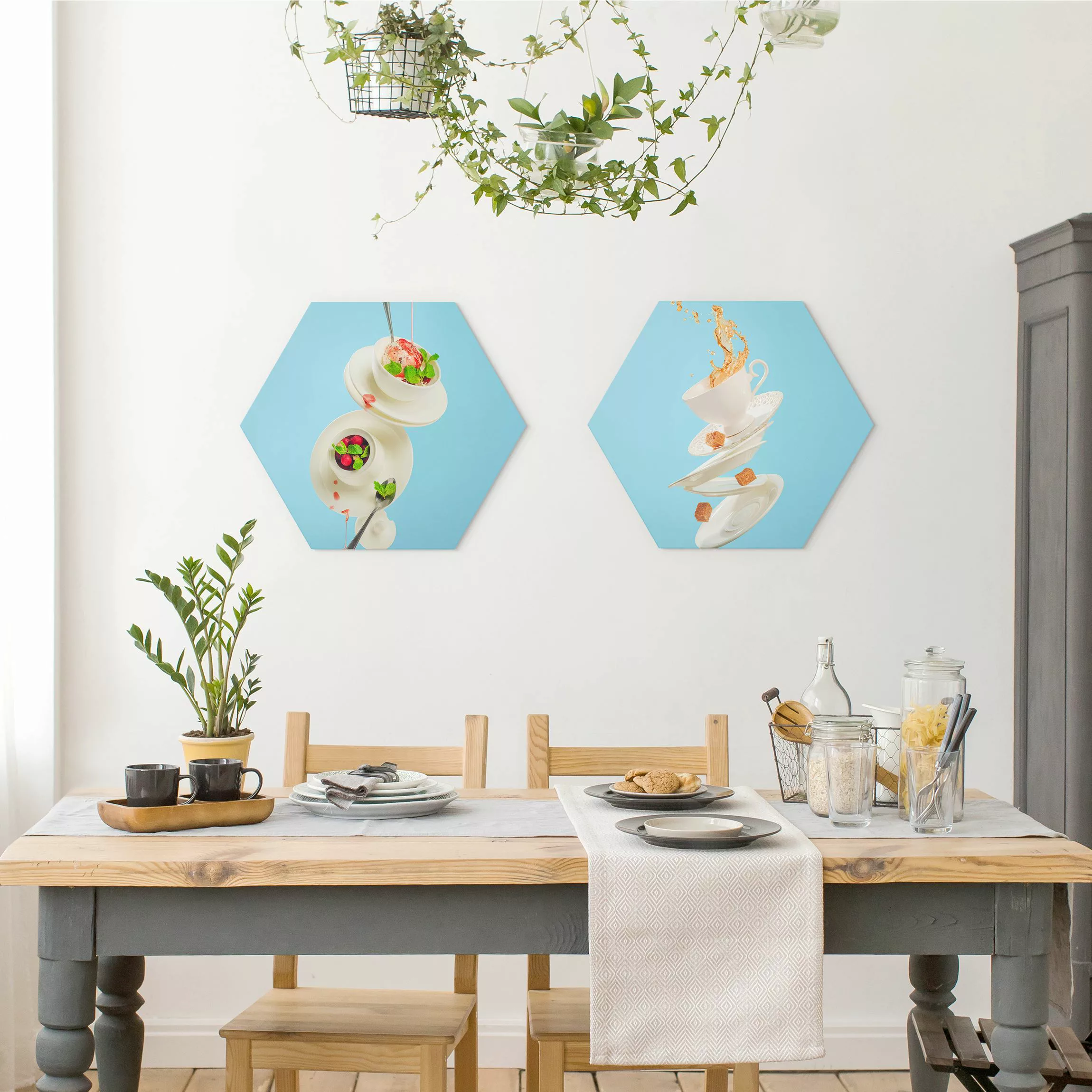 2-teiliges Hexagon-Alu-Dibond Bild Fliegende Tassen günstig online kaufen
