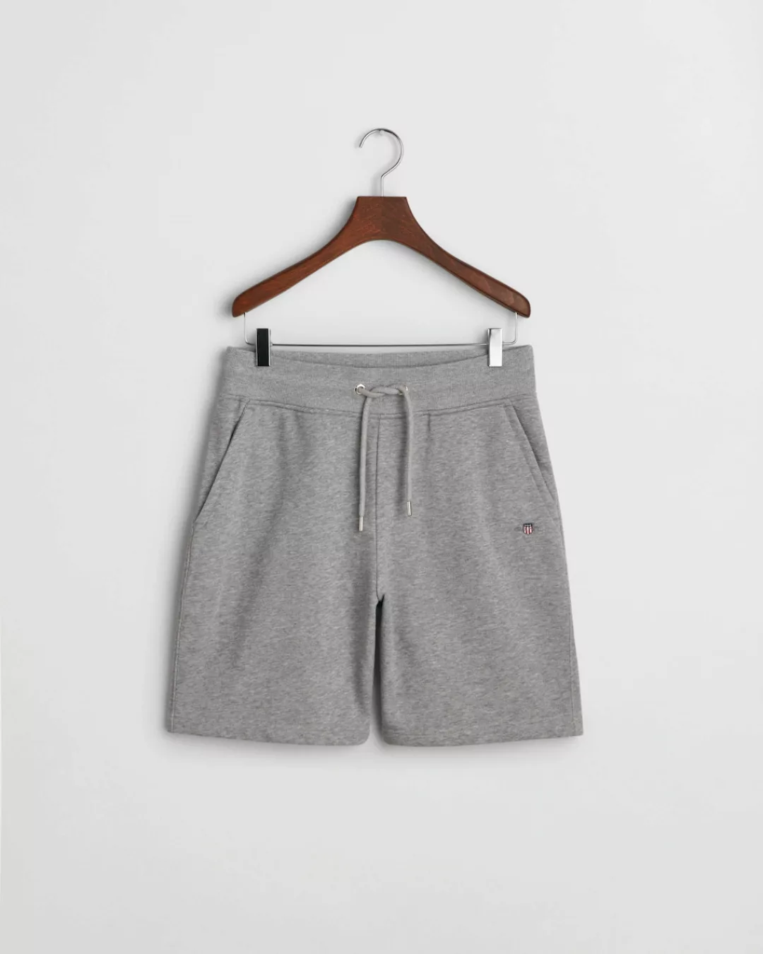 Gant Sweatshorts "REG SHIELD SWEAT SHORTS", mit einer kleinen Logostickerei günstig online kaufen