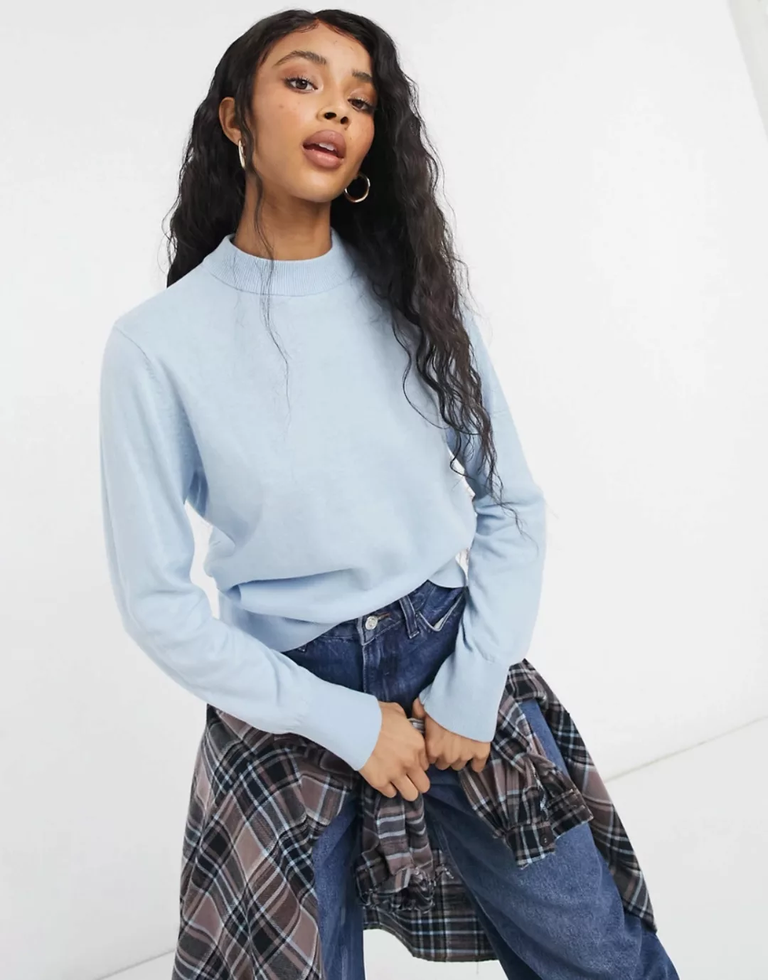Monki – Ambidextra – Pullover in Blassblau aus Baumwollstrick günstig online kaufen