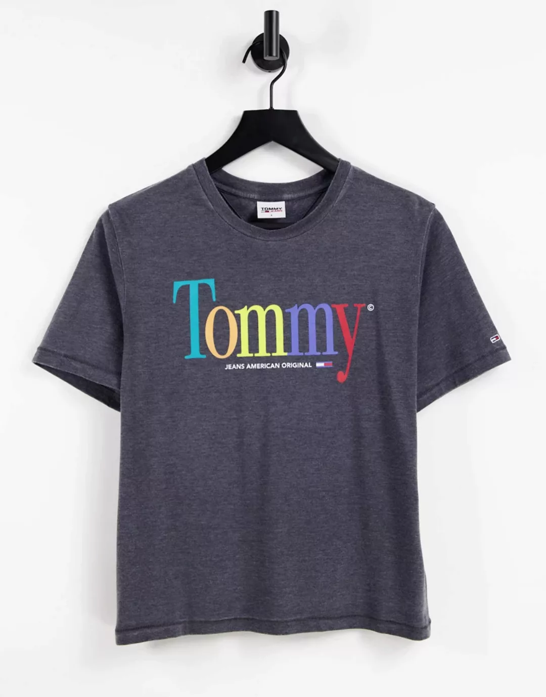 Tommy Jeans – T-Shirt in Schwarz mit Logo in Regenbogenfarben günstig online kaufen
