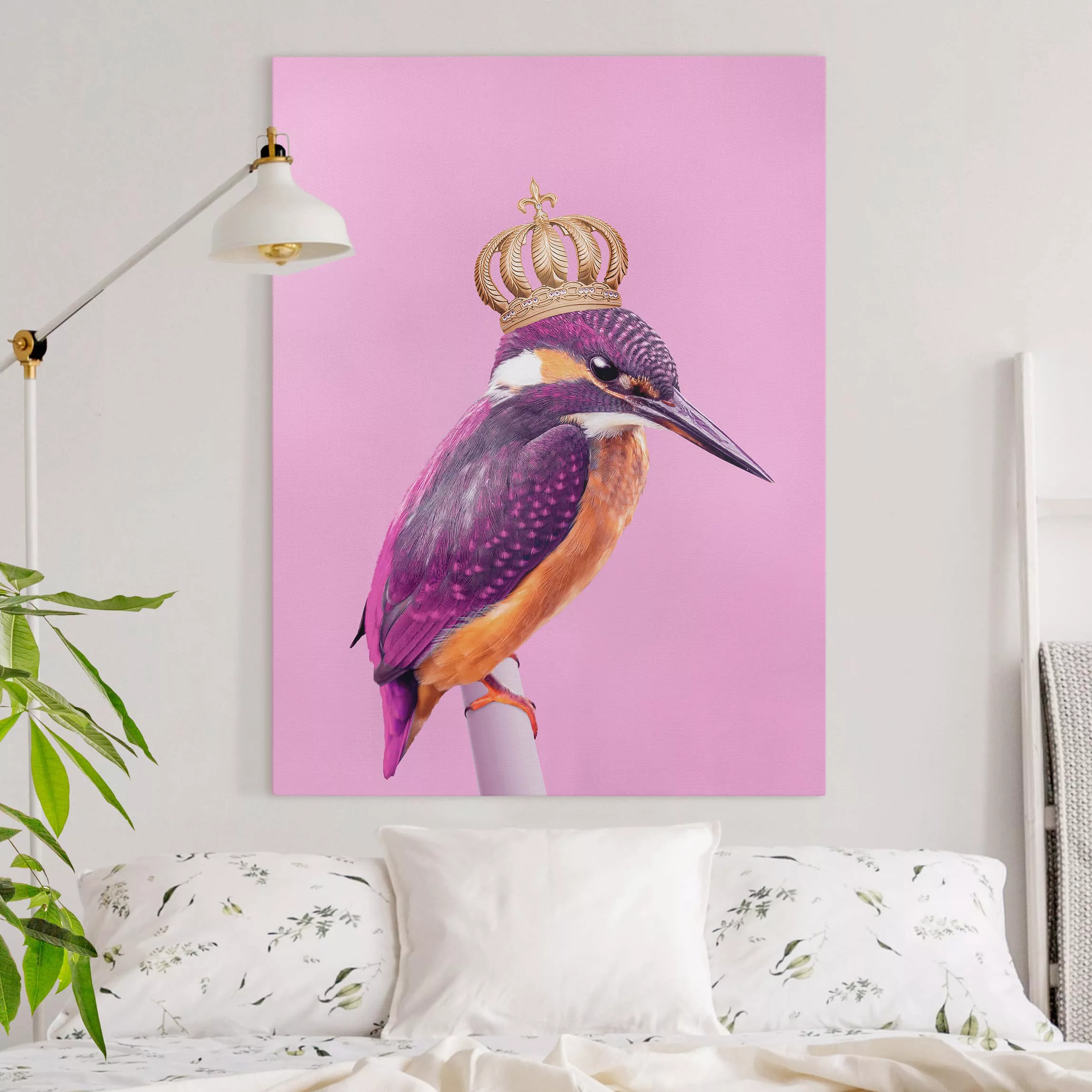Leinwandbild Tiere - Hochformat Rosa Eisvogel mit Krone günstig online kaufen