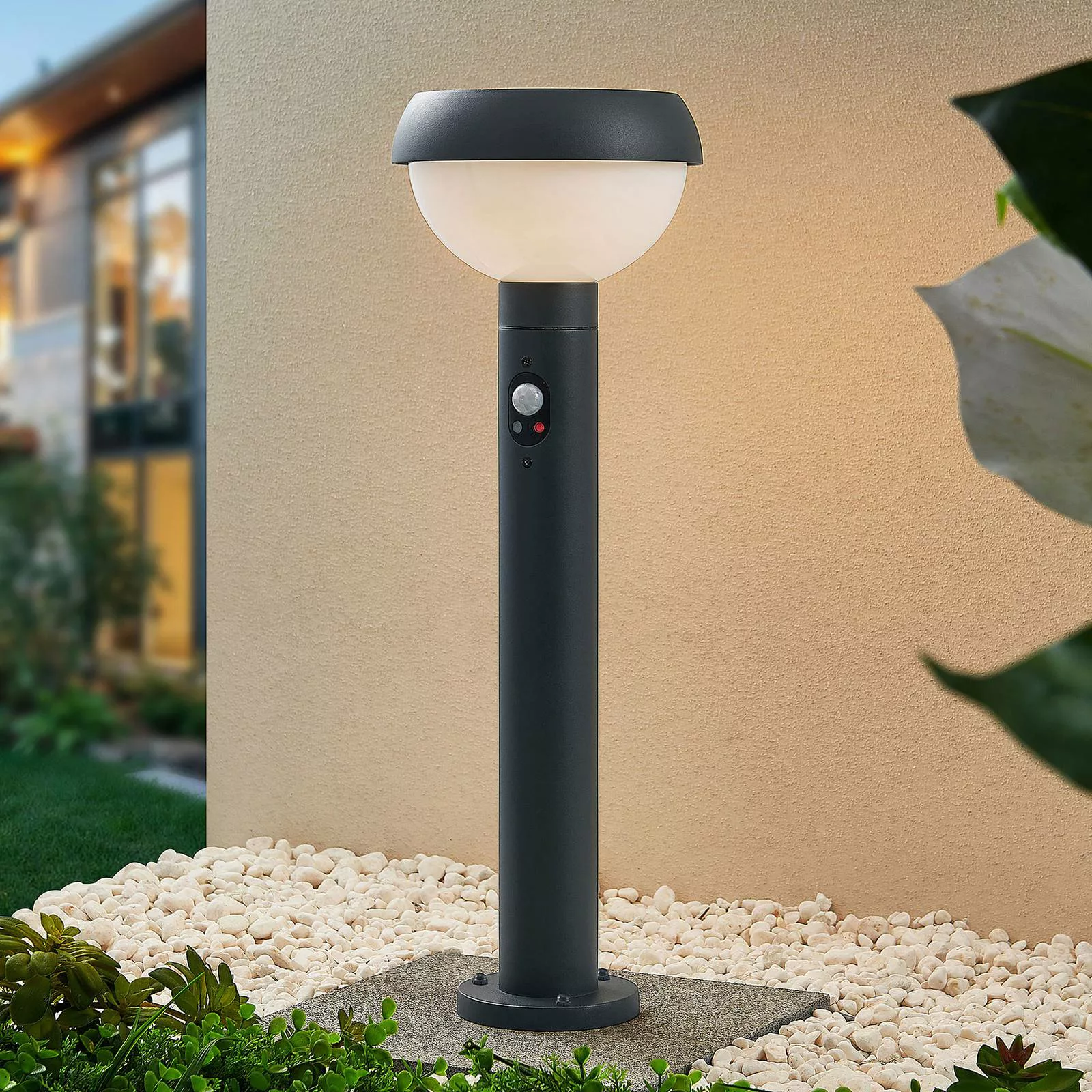 Lindby Kallie LED-Solar-Wegeleuchte mit Sensor günstig online kaufen