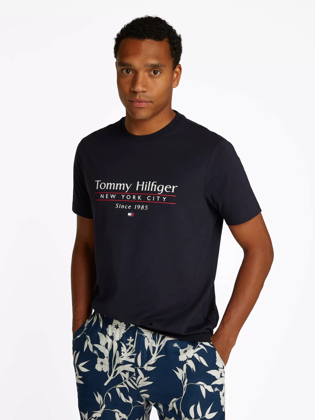 Tommy Hilfiger T-Shirt "HILFIGER CENTER STACK TEE", mit großem Schriftprint günstig online kaufen