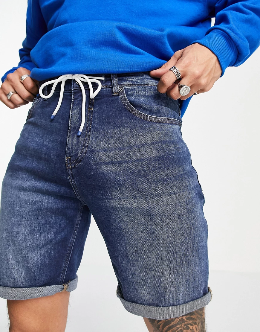 Pull&Bear – Enge Jeansshorts in Blau mit Rissen günstig online kaufen