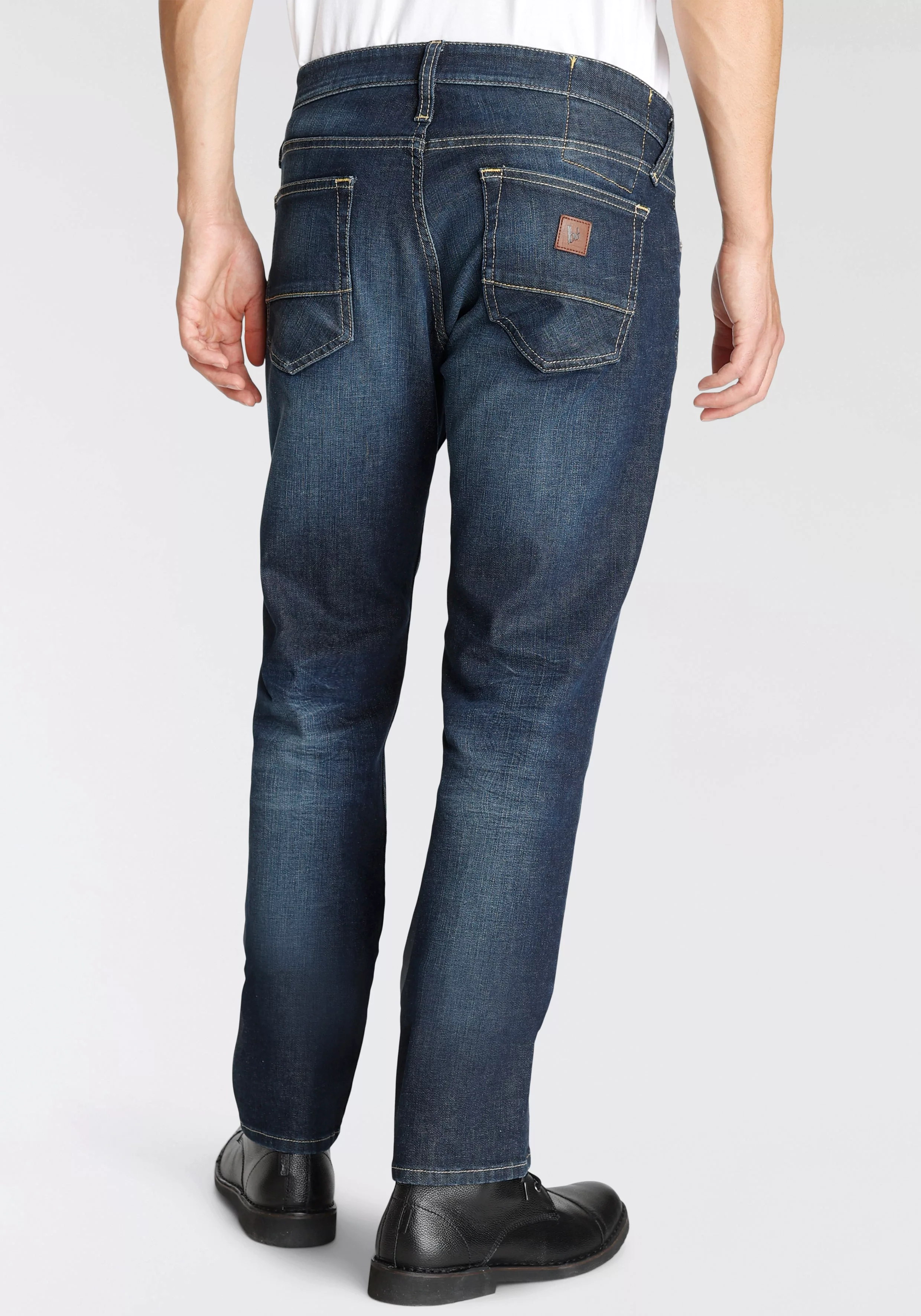 Bruno Banani 5-Pocket-Jeans, Mit Lederbadges günstig online kaufen