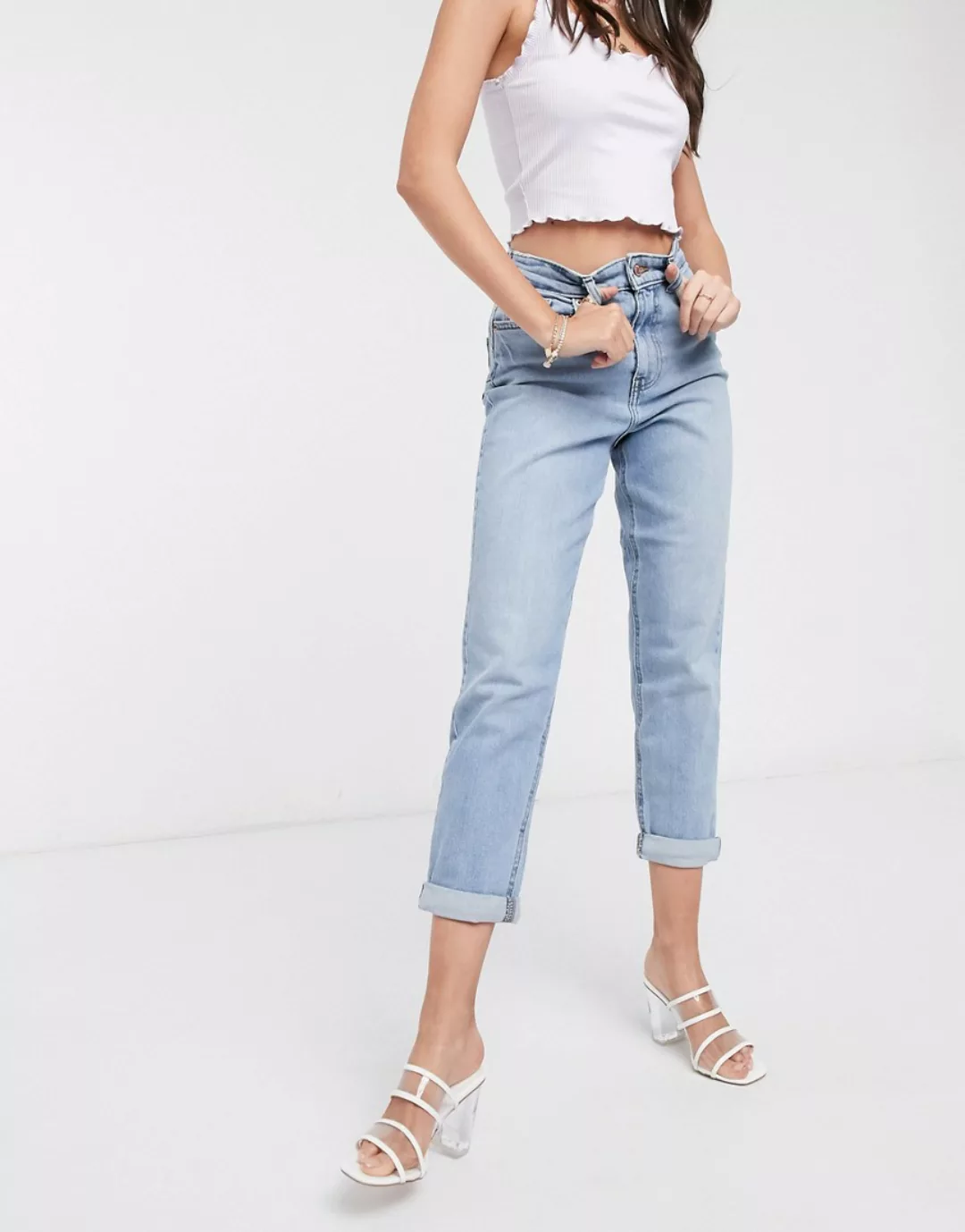 New Look – Mom-Jeans mit betonter Taille in Hellblau günstig online kaufen