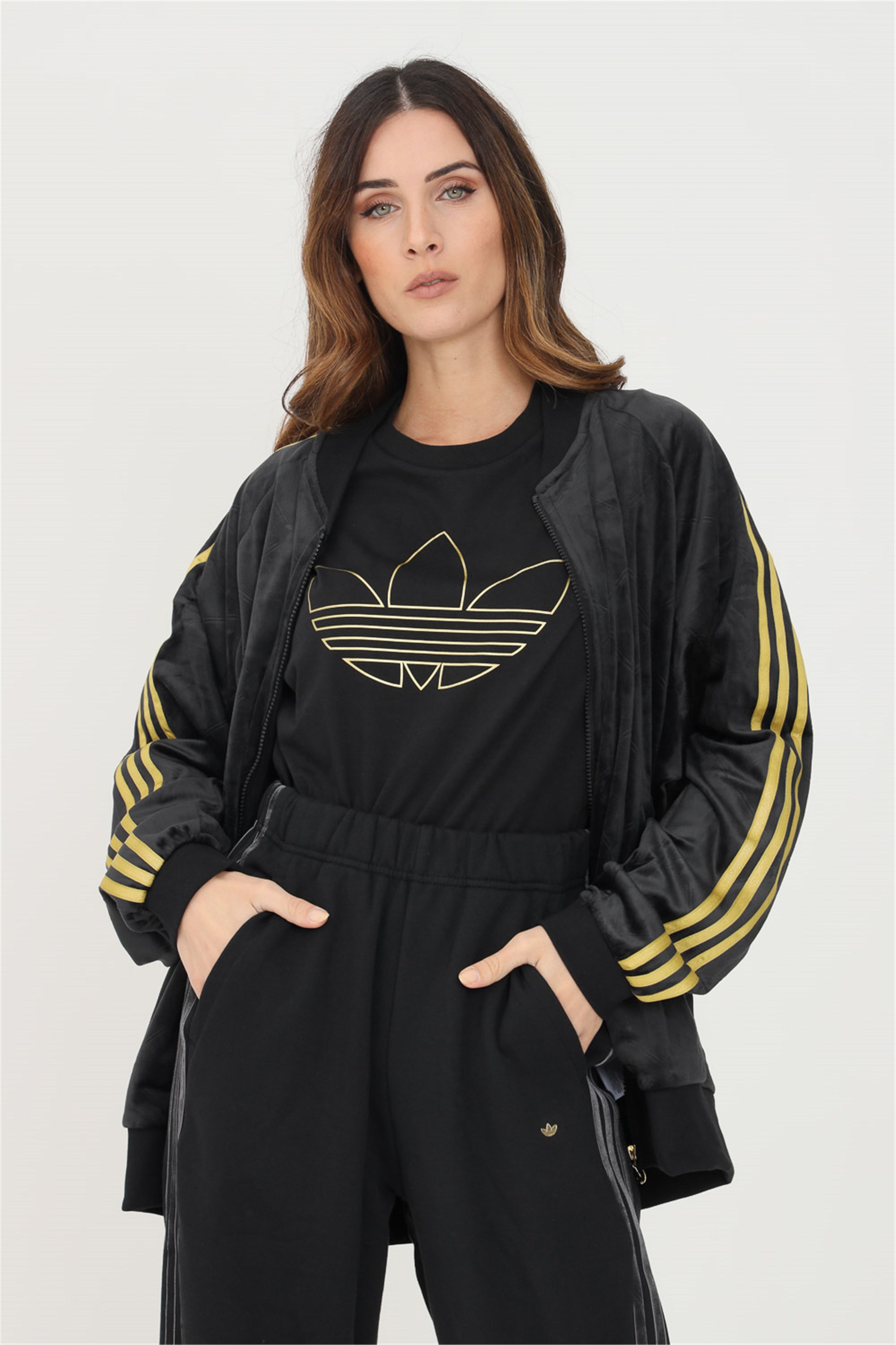 adidas Originals – Lockeres Trainingsoberteil aus Velours in Schwarz mit de günstig online kaufen