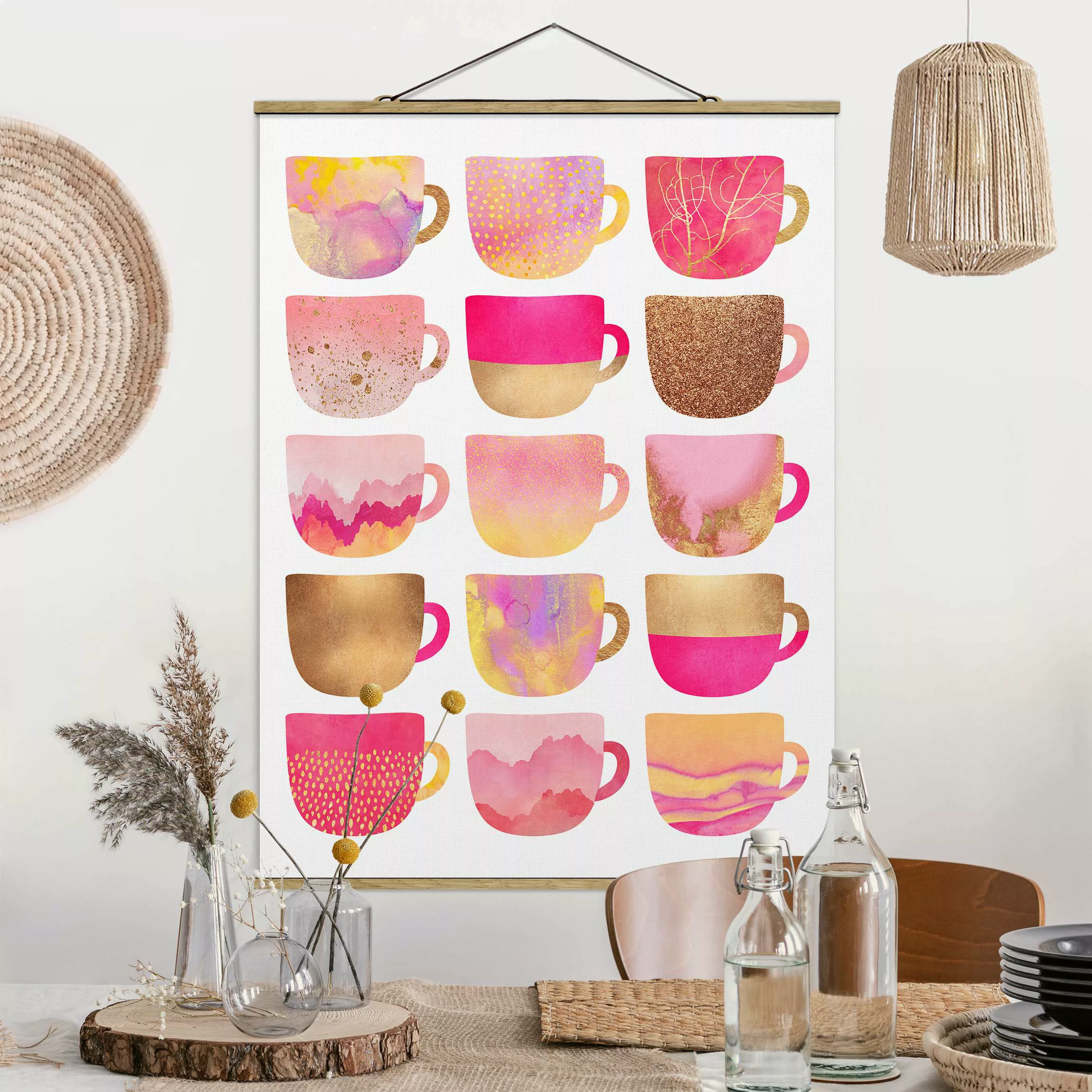 Stoffbild Kunstdruck mit Posterleisten - Hochformat Goldene Tassen mit Pink günstig online kaufen