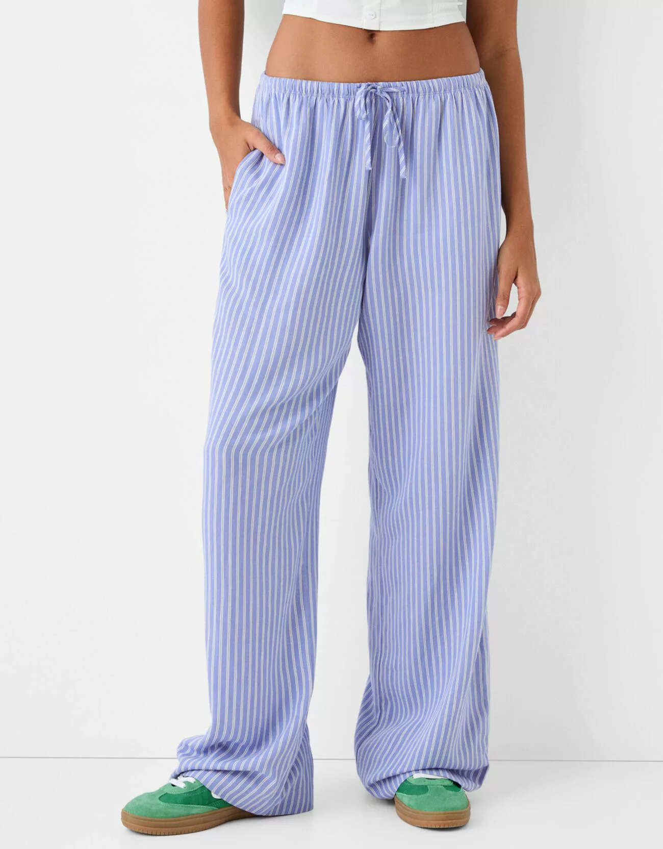 Bershka Straight-Fit Hose Mit Streifen Und Gummizugbund Damen Xs Blau günstig online kaufen