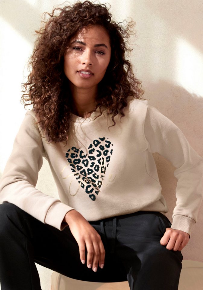 LASCANA Sweatshirt, Loungehirt mit Herz-Leo-Druck, Loungewear günstig online kaufen