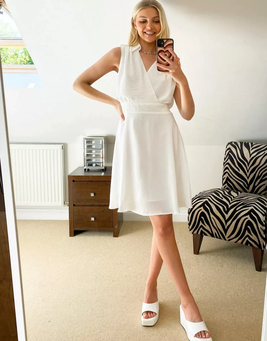 Morgan – Midi-Skater-Kleid mit Wickeldesign vorne und Kragendetail in Weiß günstig online kaufen