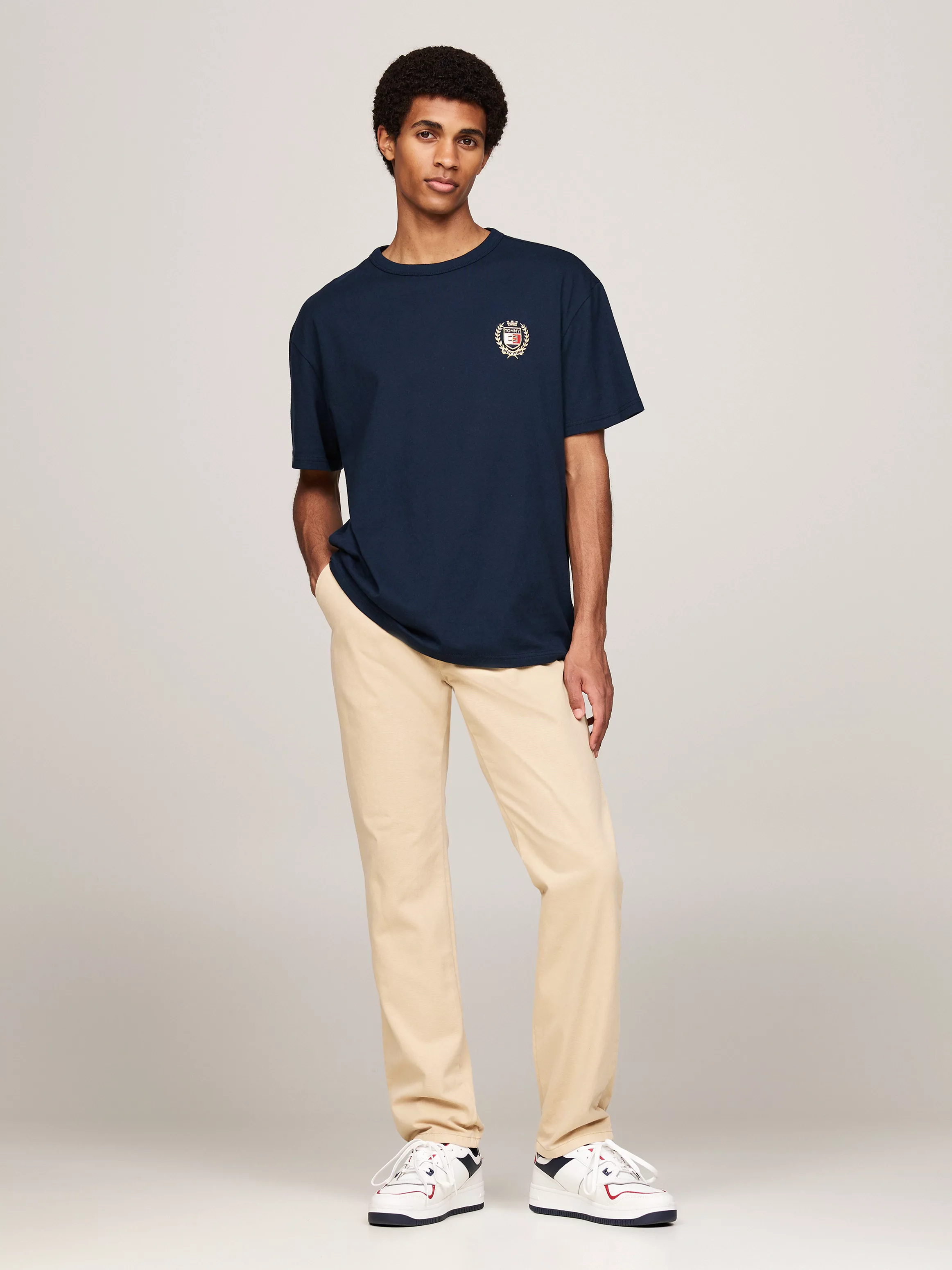 Tommy Jeans Chinohose TJM RYAN TWILL CHINO mit Logo-Patch günstig online kaufen