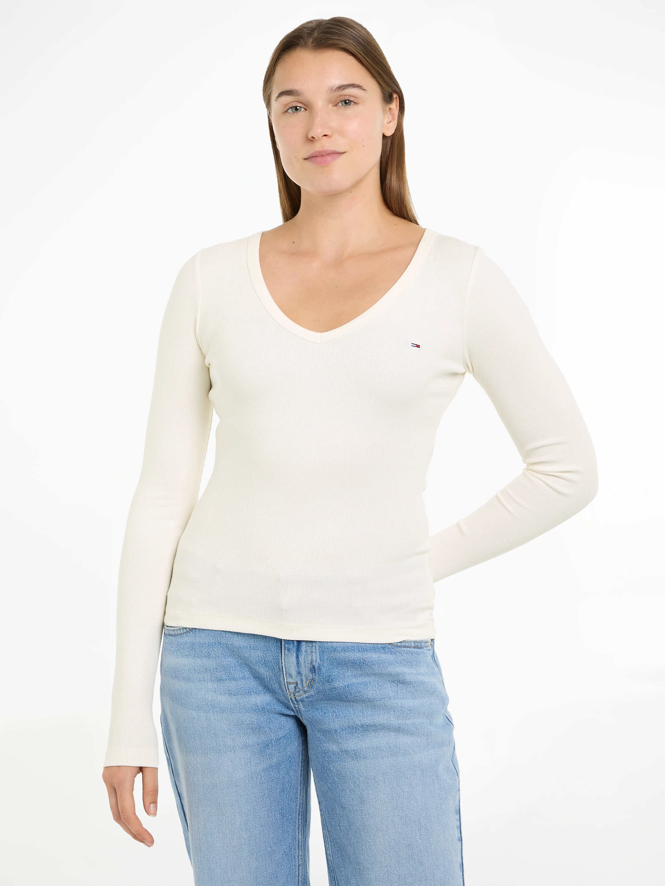 Tommy Jeans Langarmshirt "TJW SLIM ESSENTIAL RIB V LS", mit Logostickerei günstig online kaufen