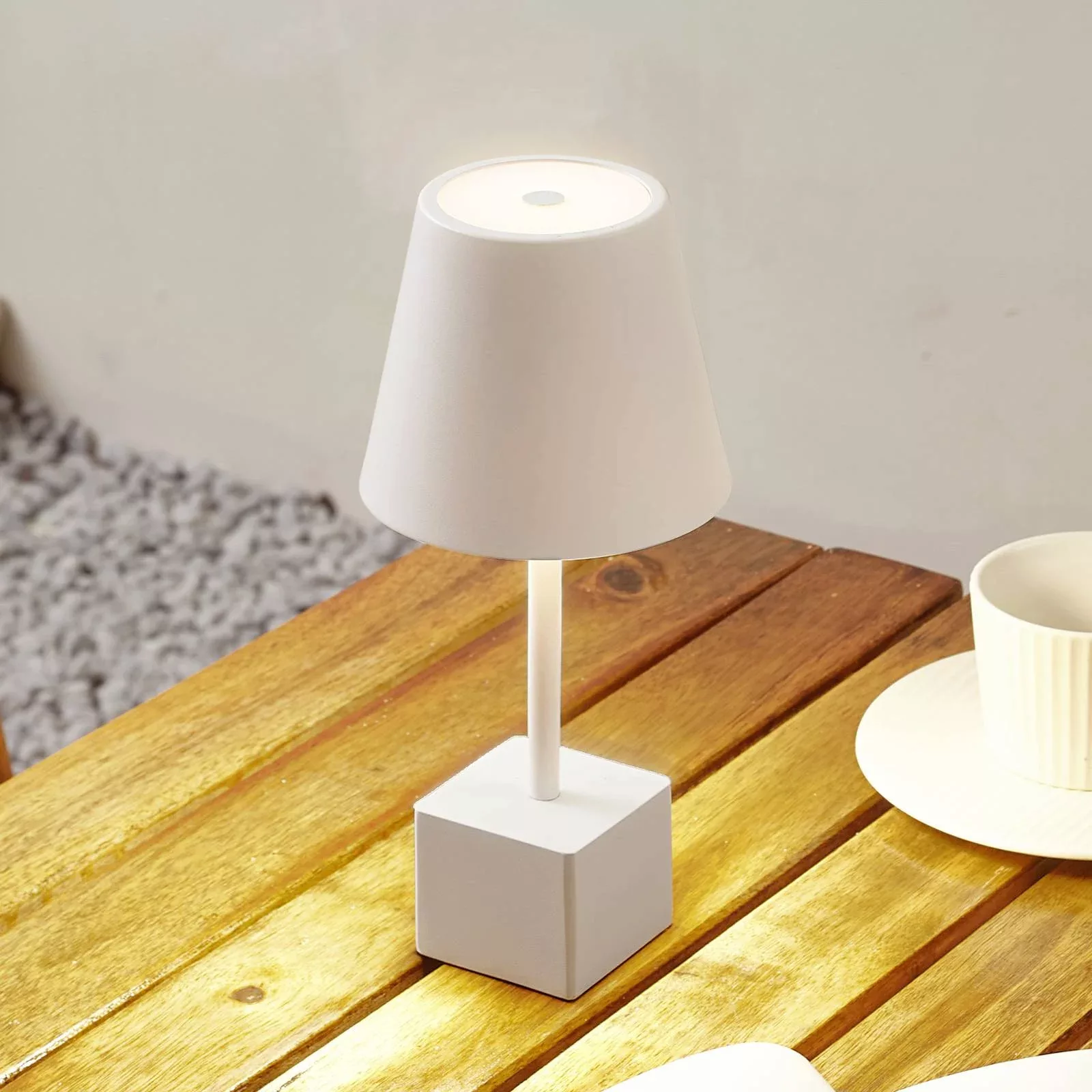 Lindby LED-Akkutischleuchte Janea CUBE, weiß, Metall günstig online kaufen