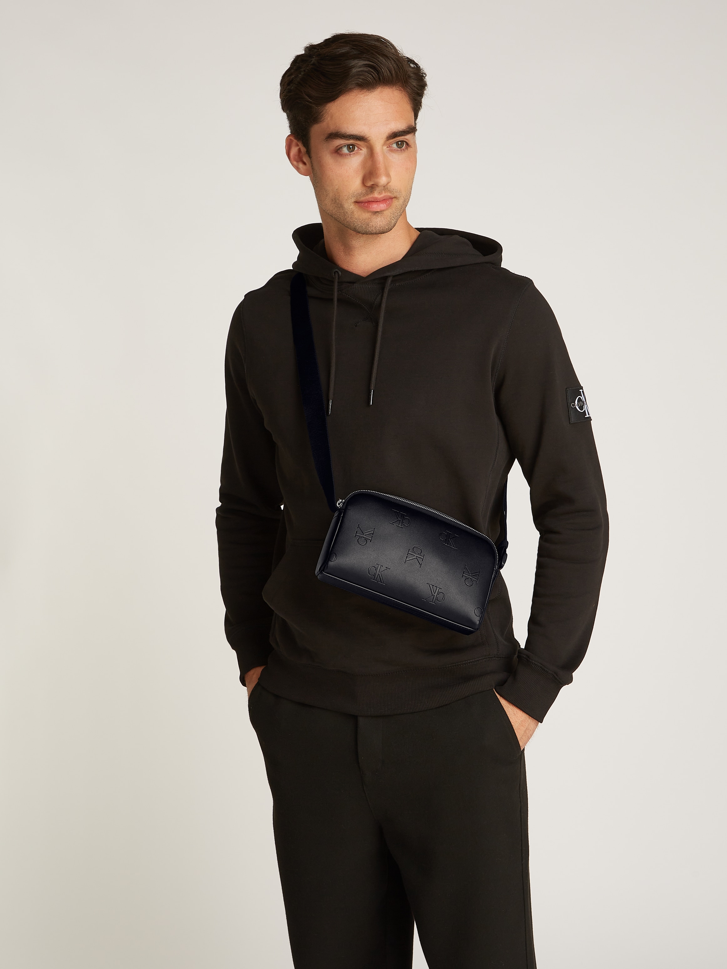 Calvin Klein Jeans Umhängetasche "AOP CAMERA BAG22", Schultertasche, Herren günstig online kaufen