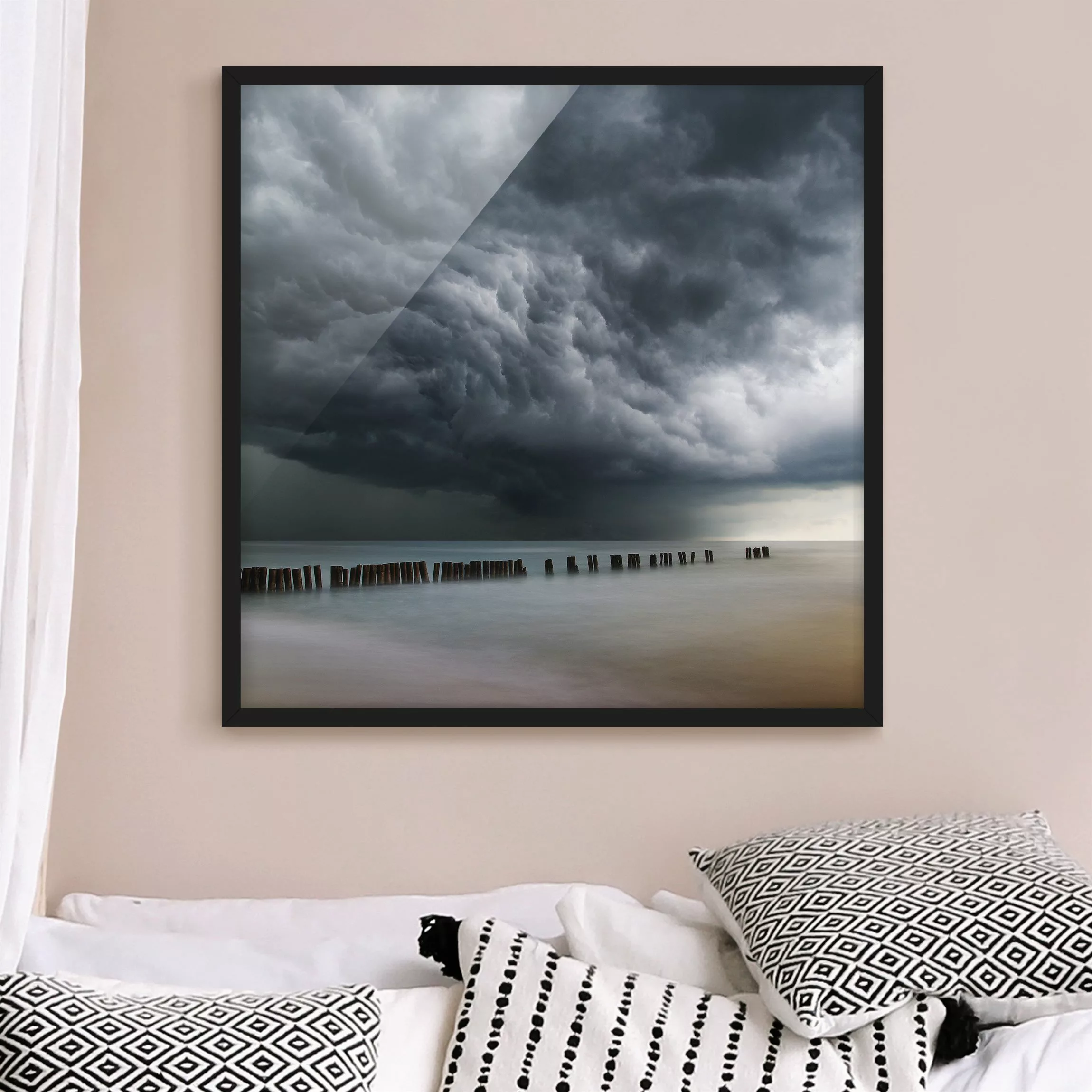 Bild mit Rahmen Strand - Quadrat Sturmwolken über der Ostsee günstig online kaufen