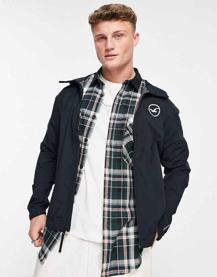 Hollister – Windjacke in Schwarz mit Symbollogo, Logoband und Kapuze günstig online kaufen