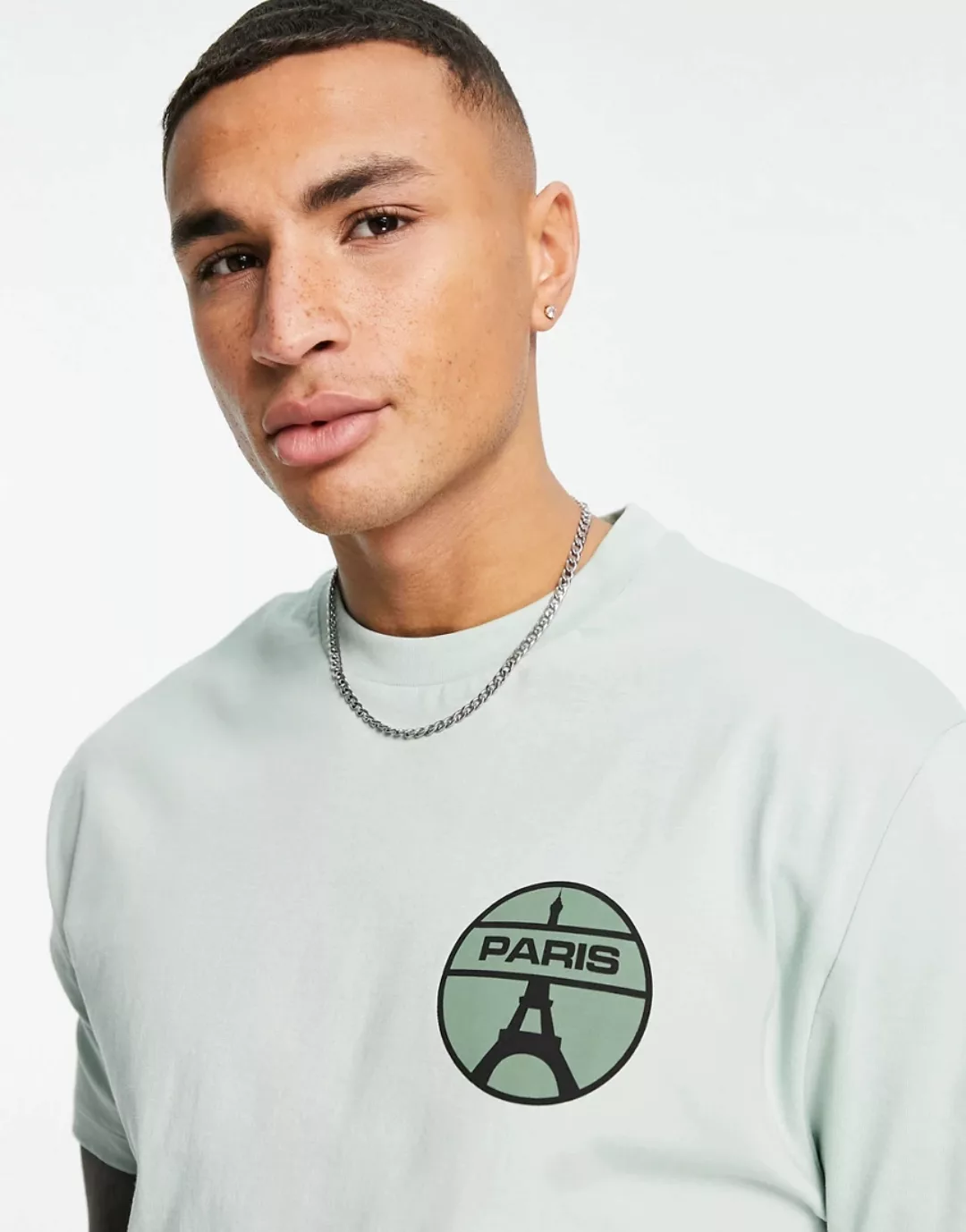 ASOS DESIGN – Lockeres T-Shirt in Grün mit Paris-Cityprint auf der Brust günstig online kaufen