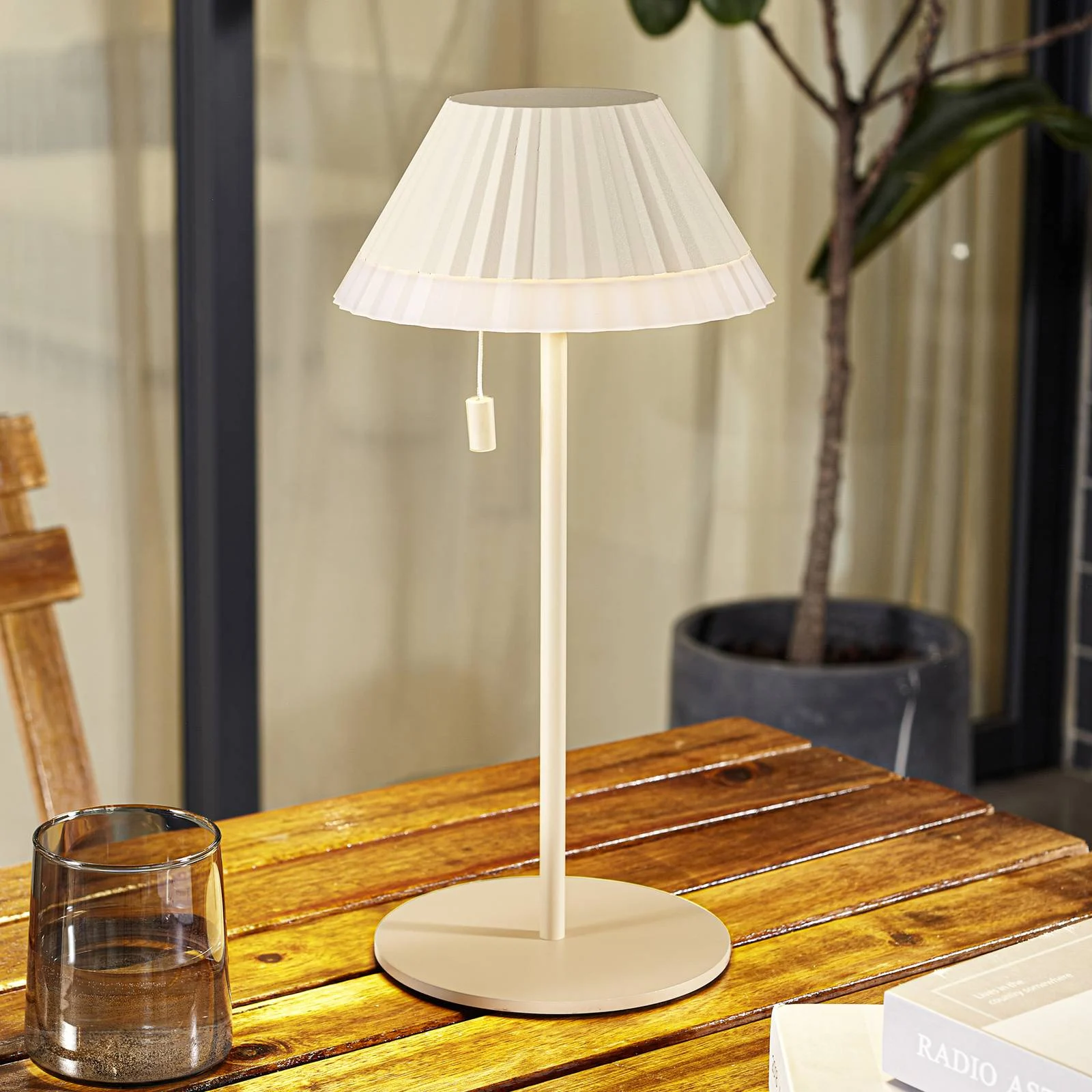 Lindby LED-Akku-Tischleuchte Ilvi, beige, Alu, Ø 17,5 cm günstig online kaufen