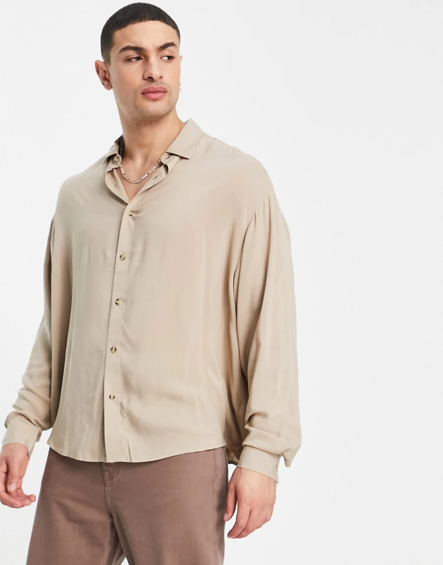 ASOS DESIGN – Kastiges Oversize-Hemd aus Viskose in Stein-Neutral günstig online kaufen