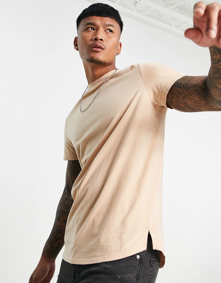 ASOS DESIGN – Lang geschnittenes T-Shirt mit Seitenschlitzen in Beige-Neutr günstig online kaufen