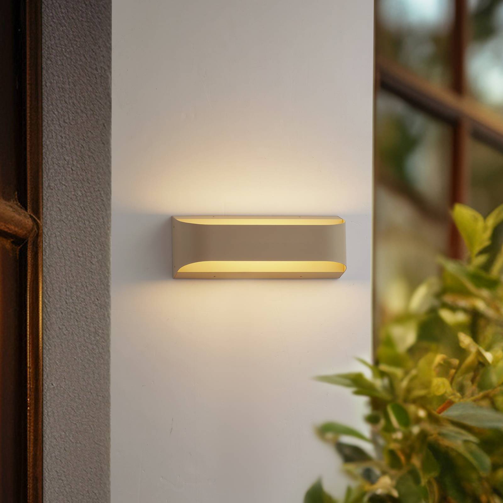 Lindby LED-Außenwandleuchte Lenore, beige, Metall, 36,5cm günstig online kaufen