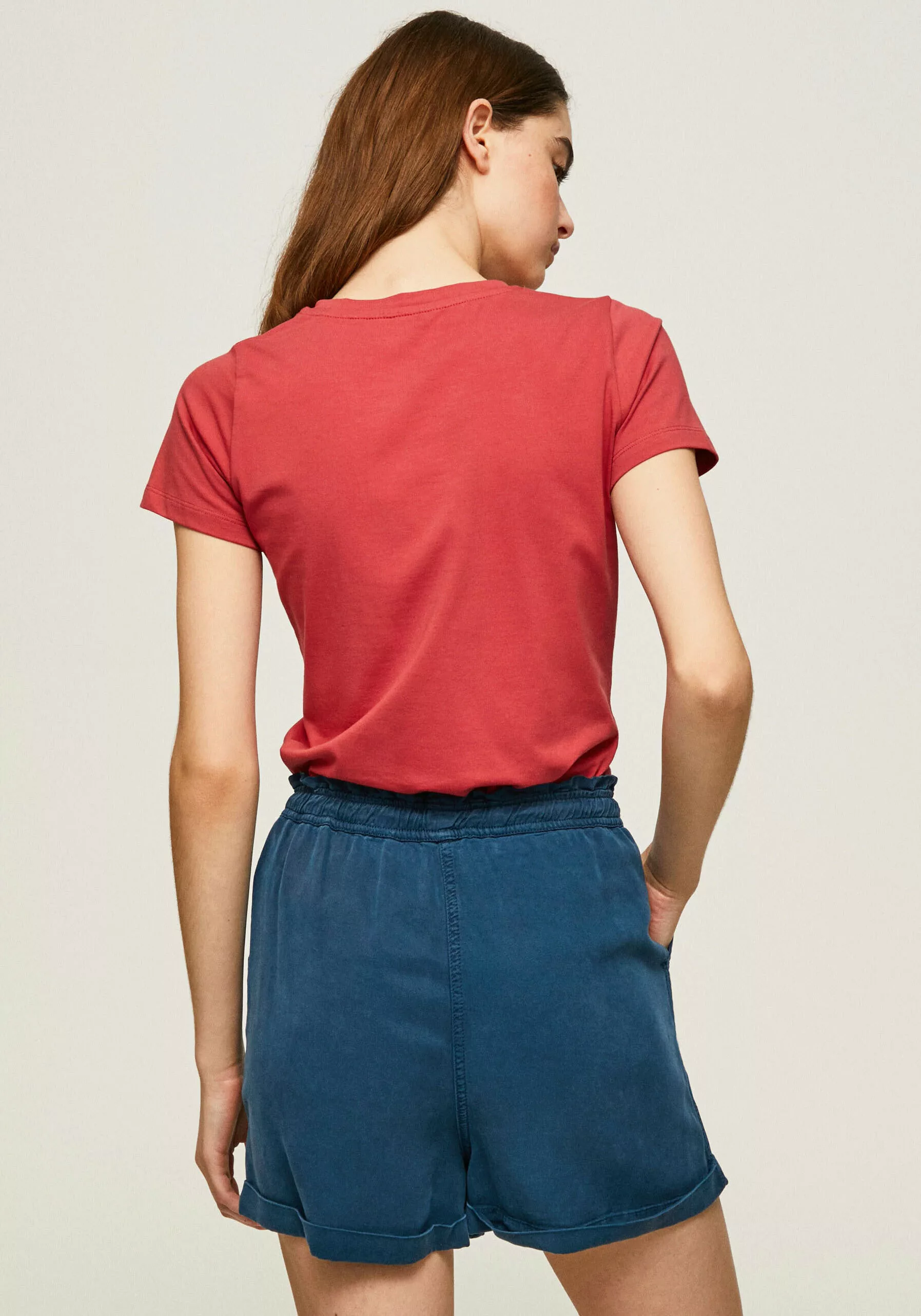 Pepe Jeans Rundhalsshirt "NEREA", mit floralem Logo-Print und Stretch günstig online kaufen