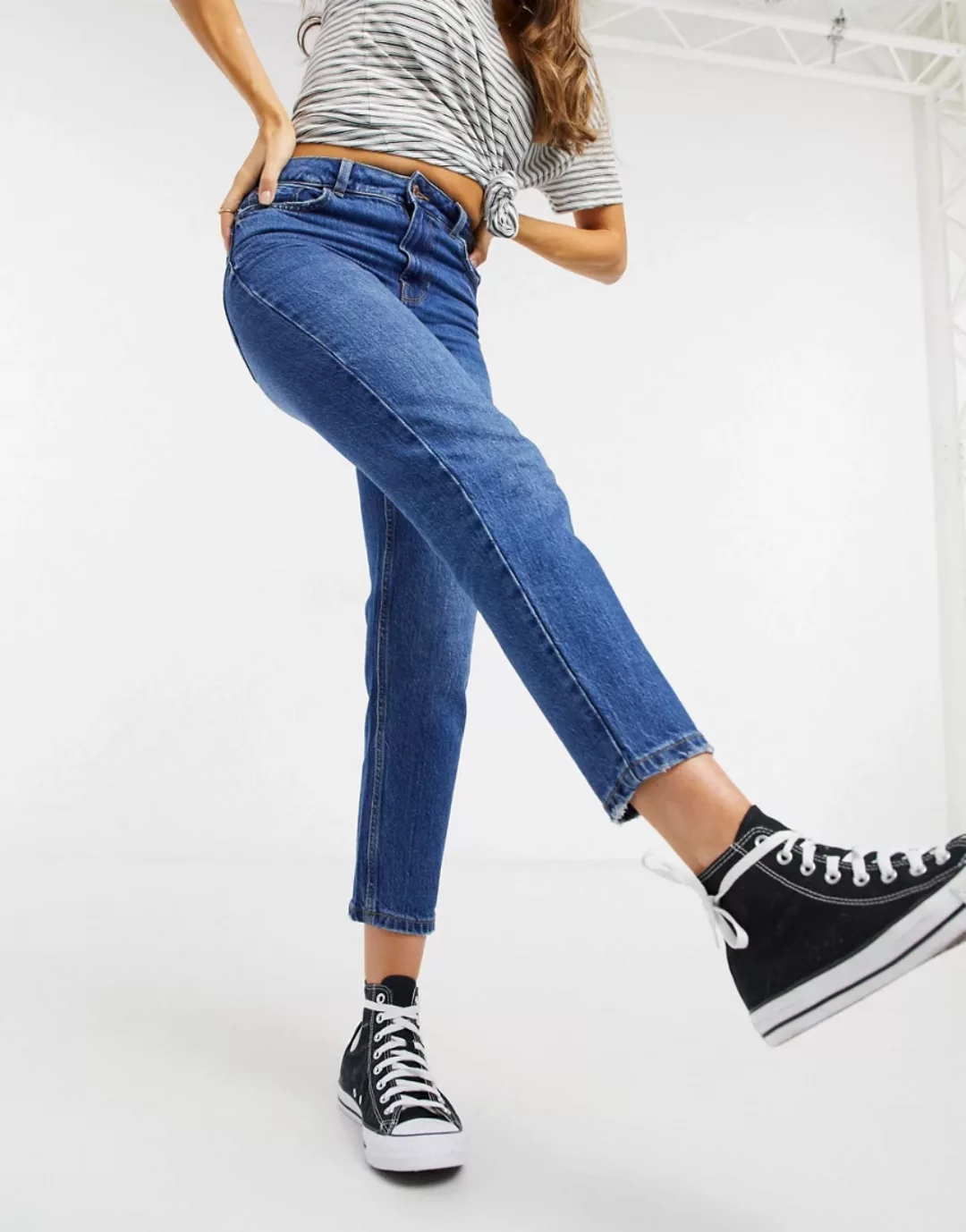 New Look– Blaue Mom Jeans mit betonter Taille günstig online kaufen