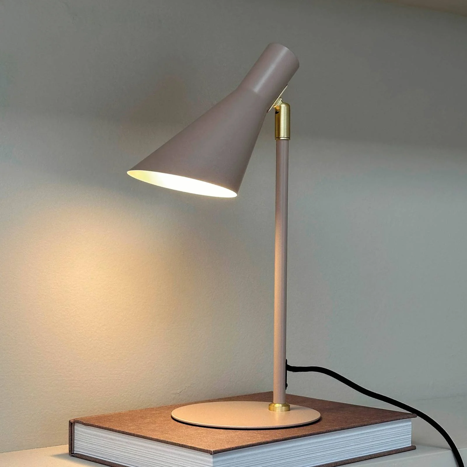 Dyberg Larsen Tischlampe DL12, beige, Höhe 39,5 cm, Metall günstig online kaufen