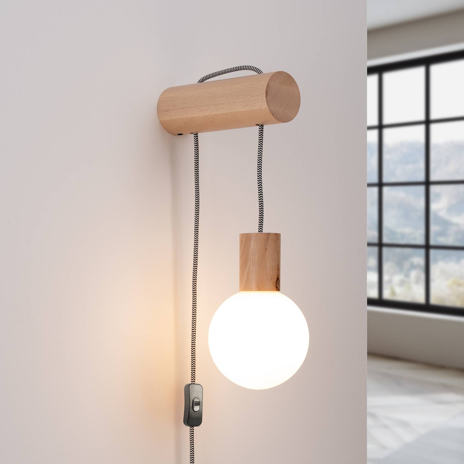 Wandleuchte Nimbi, Holz hell, Höhe 67 cm, Holz/Glas günstig online kaufen